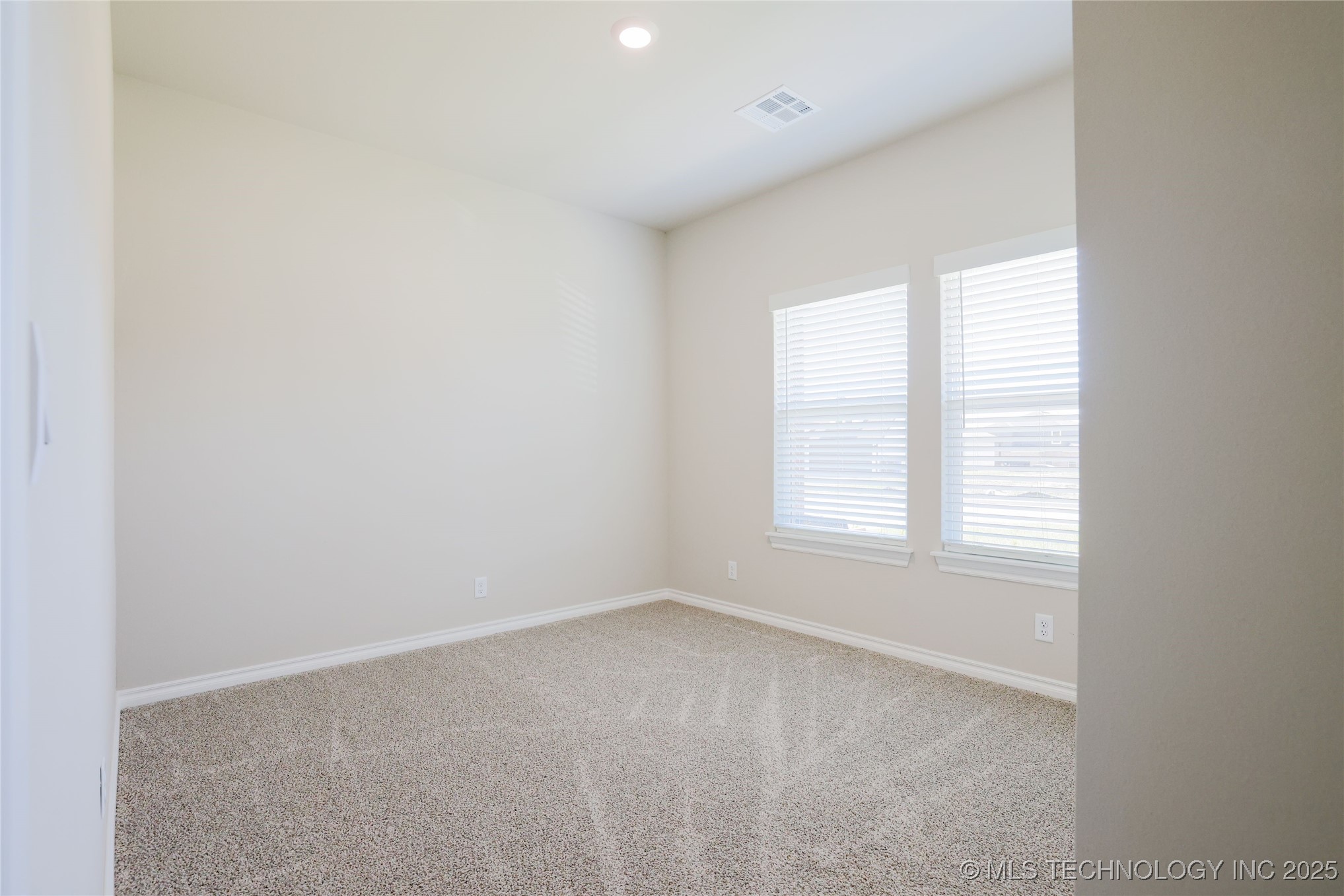 2416 W Birmingham Street Property Photo 8