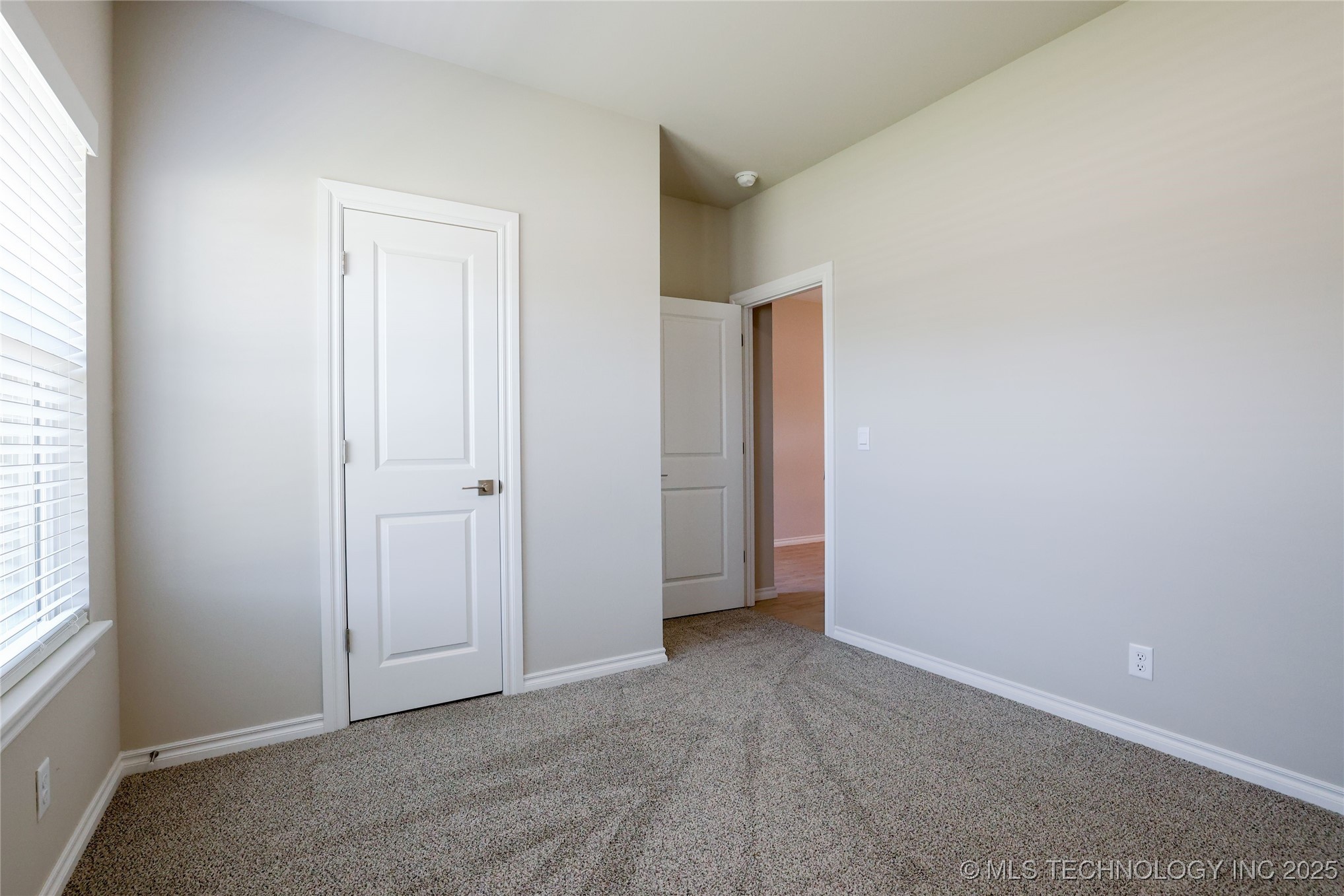 2416 W Birmingham Street Property Photo 9