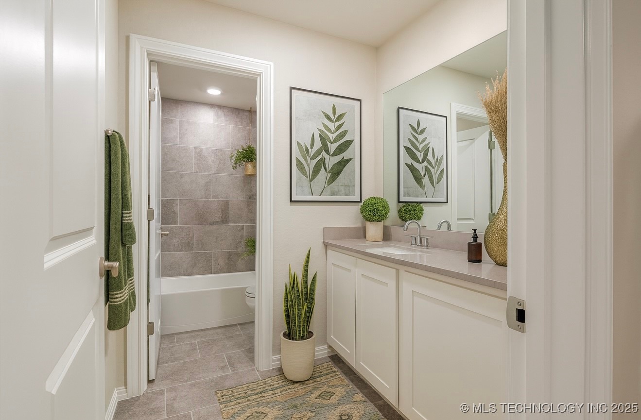 2416 W Birmingham Street Property Photo 10