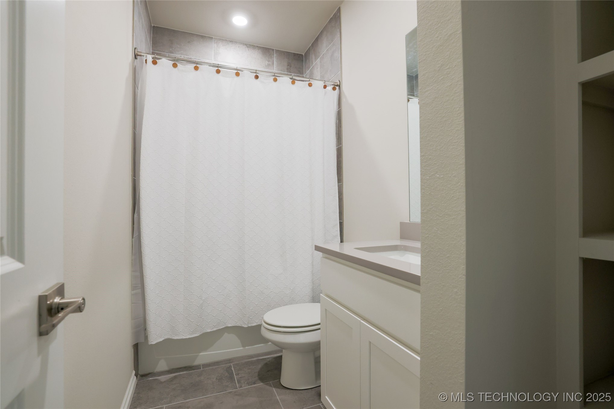 2416 W Birmingham Street Property Photo 11