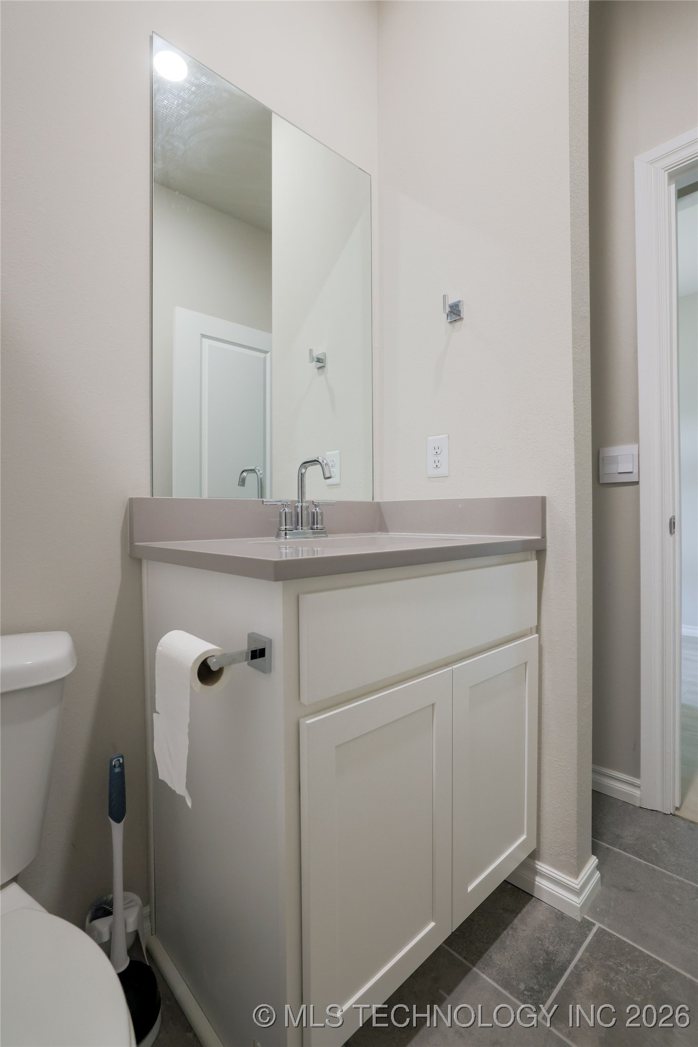 2416 W Birmingham Street Property Photo 12