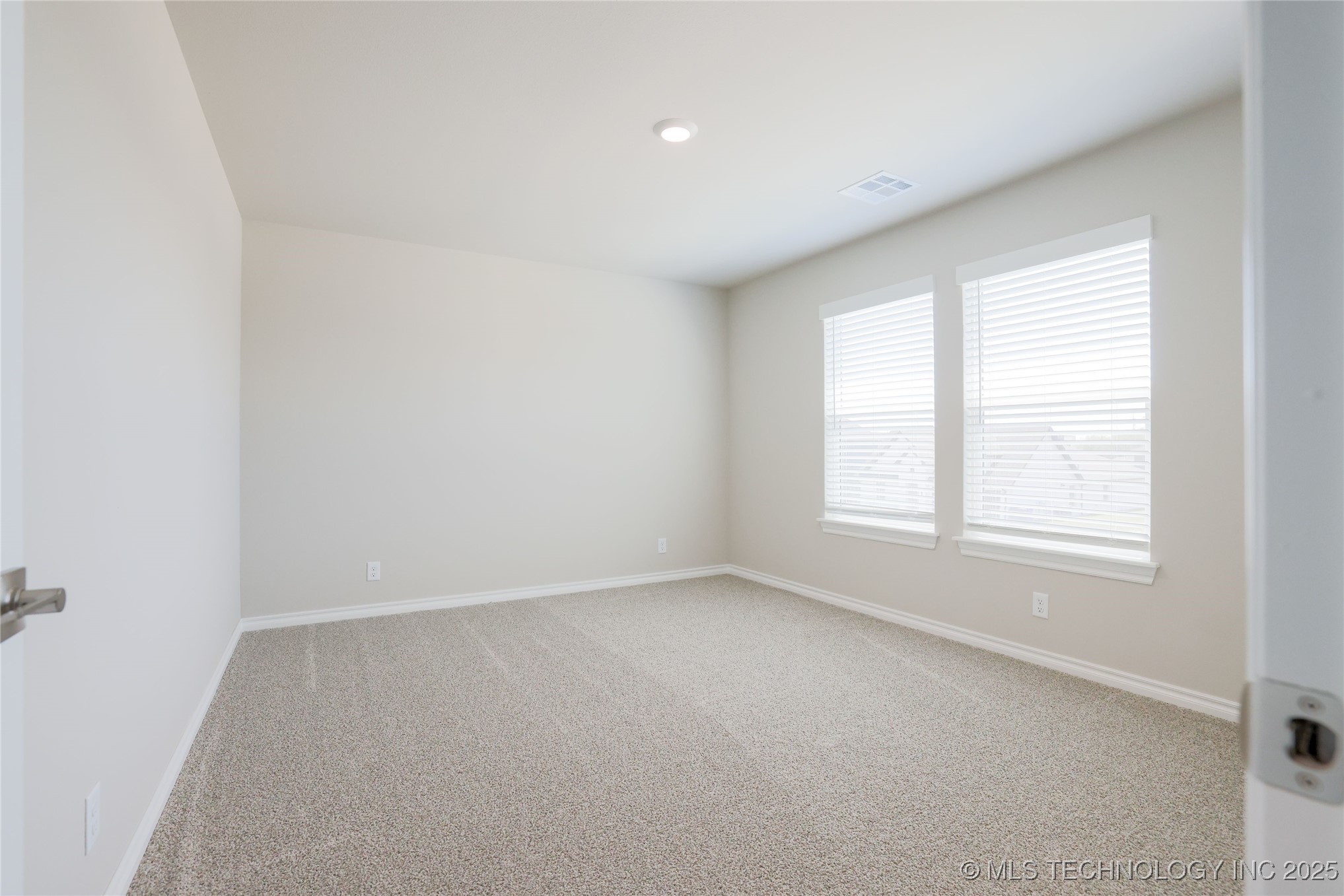 2416 W Birmingham Street Property Photo 15