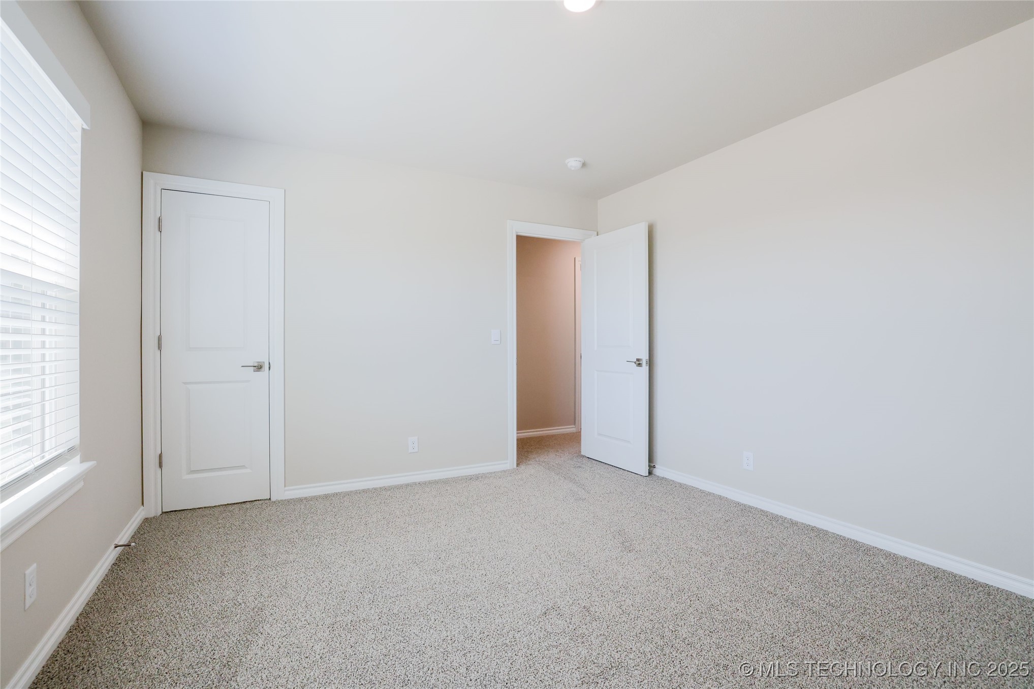 2416 W Birmingham Street Property Photo 16