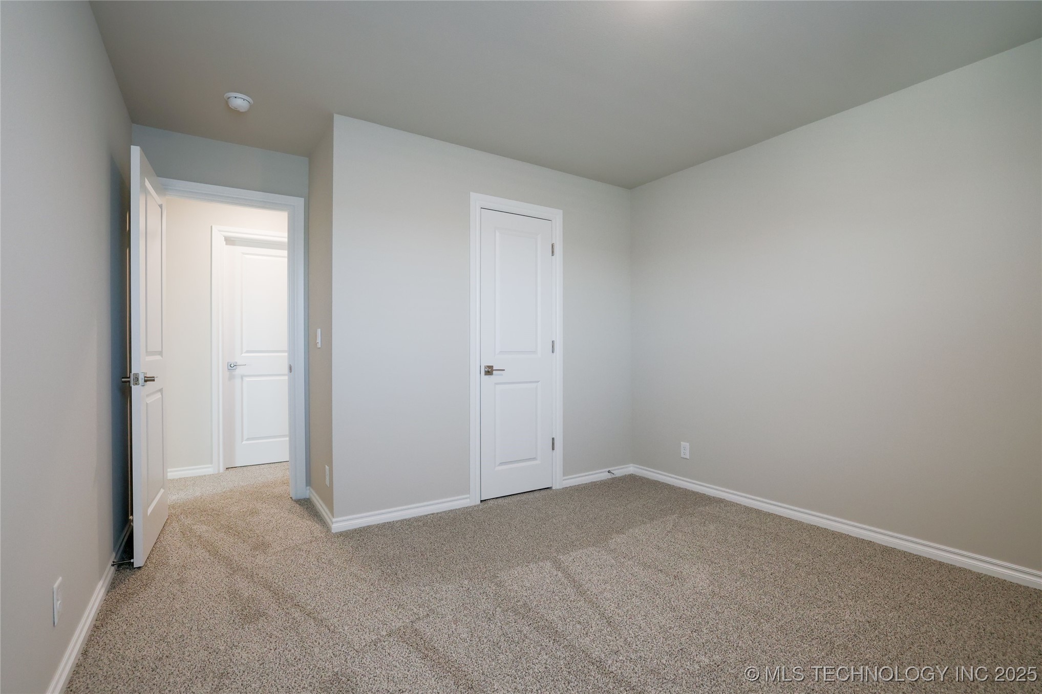 2416 W Birmingham Street Property Photo 17