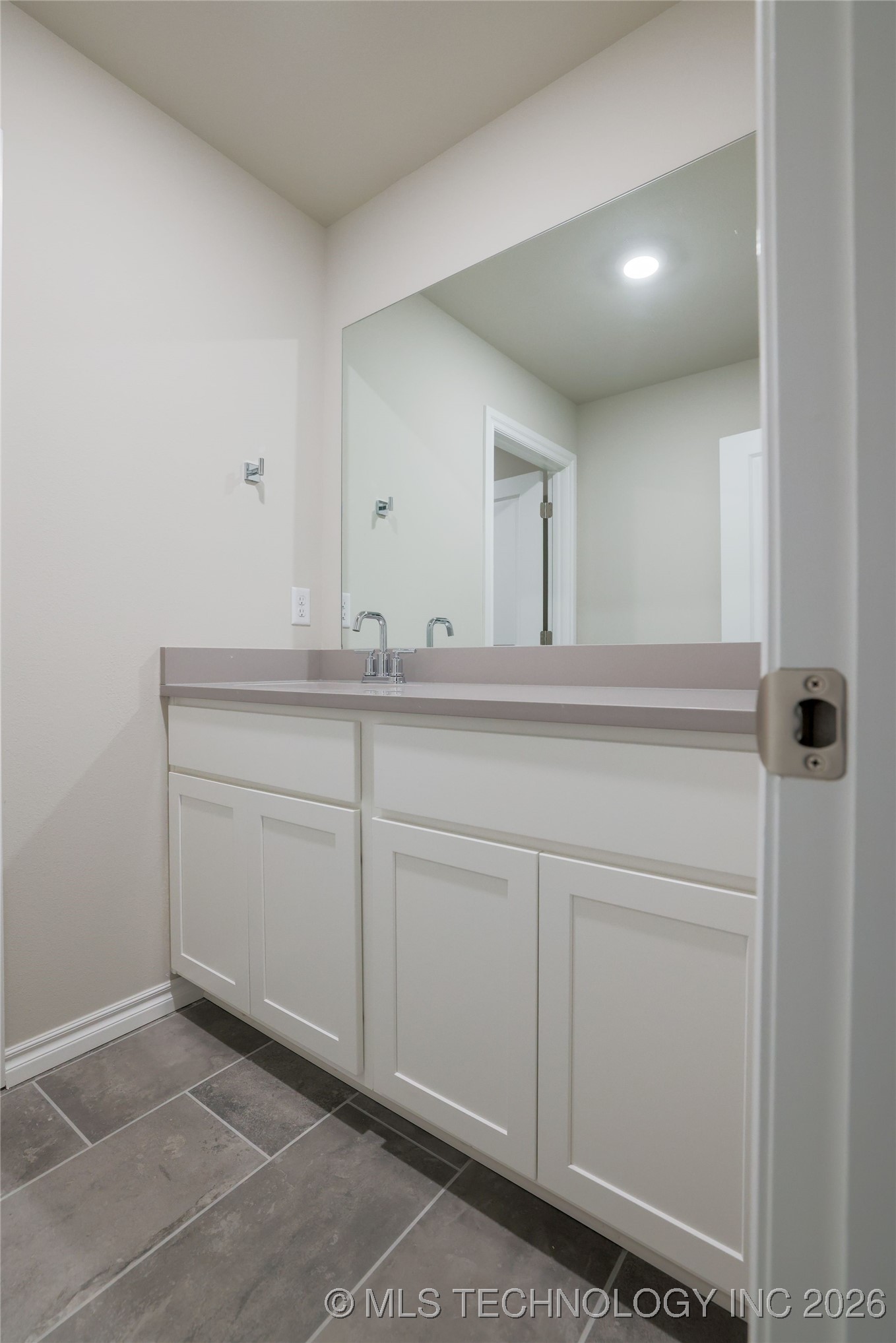 2416 W Birmingham Street Property Photo 19