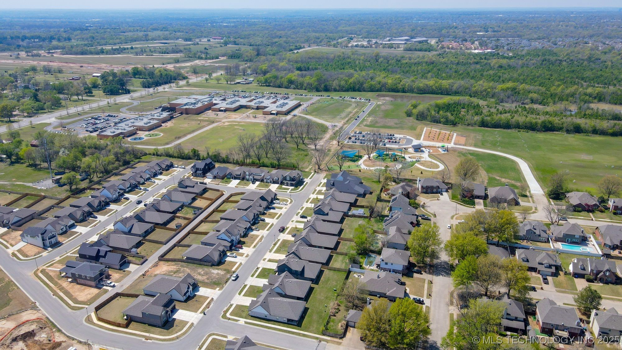 2416 W Birmingham Street Property Photo 29