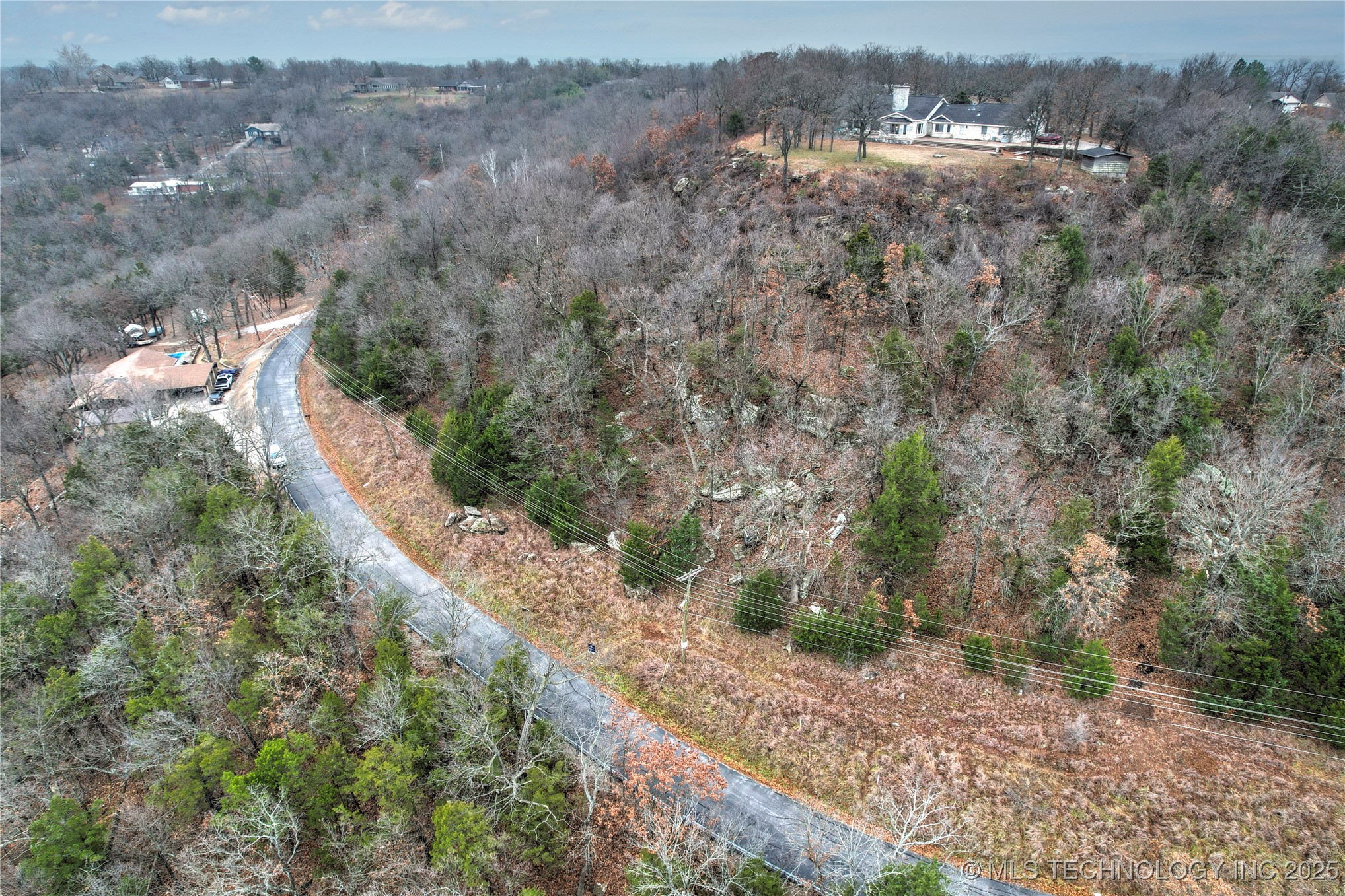 2496 W Lakeshore Drive Property Photo 3