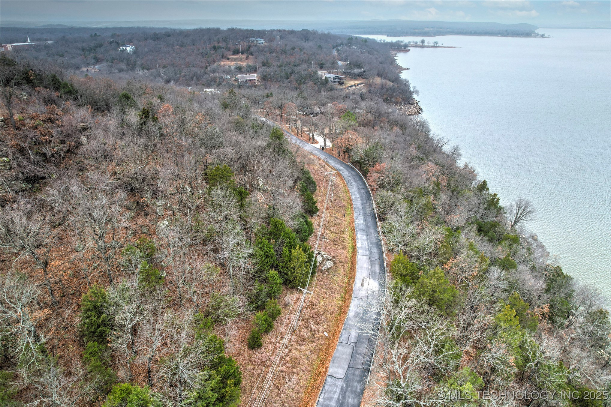 2496 W Lakeshore Drive Property Photo 4