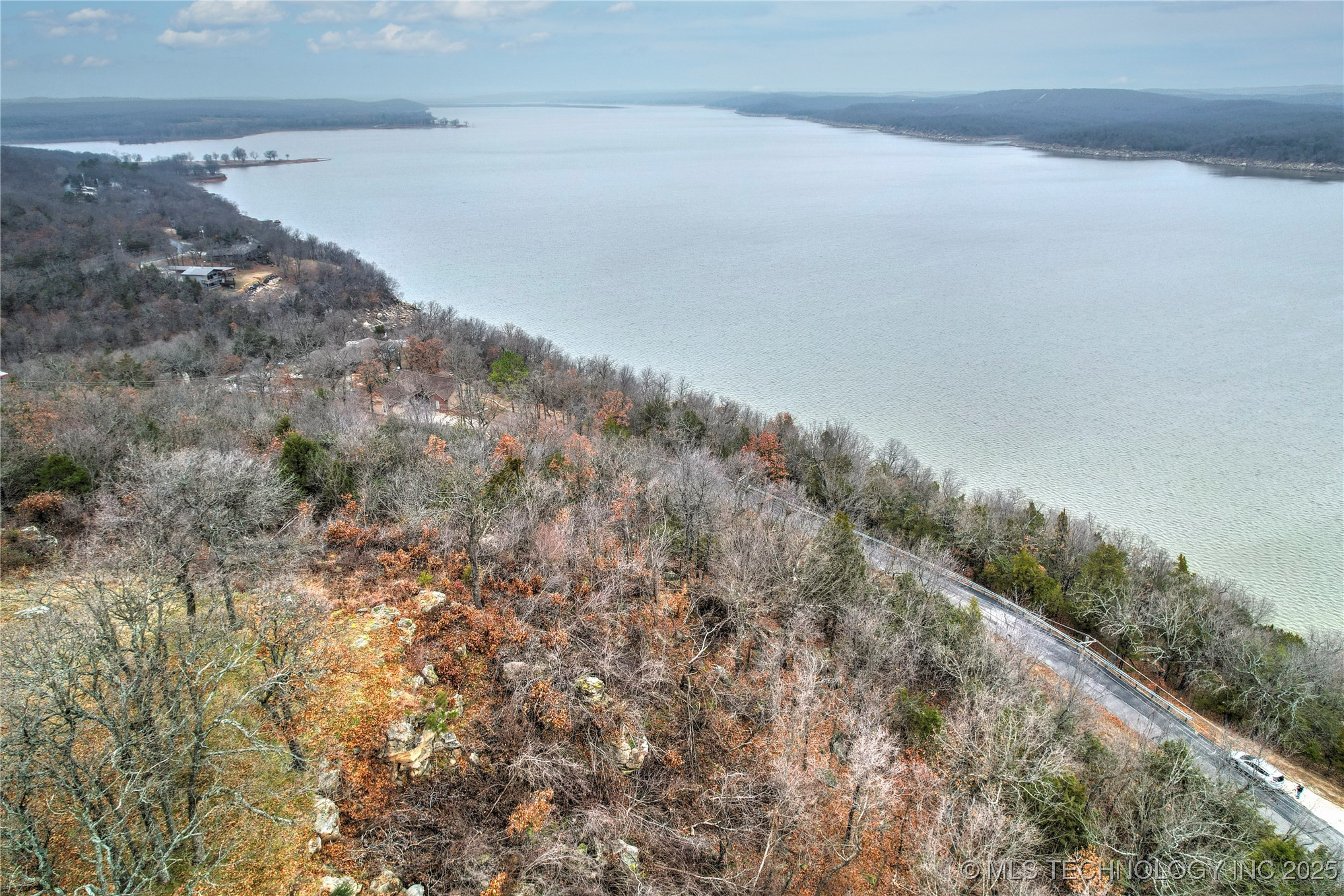 2496 W Lakeshore Drive Property Photo 5