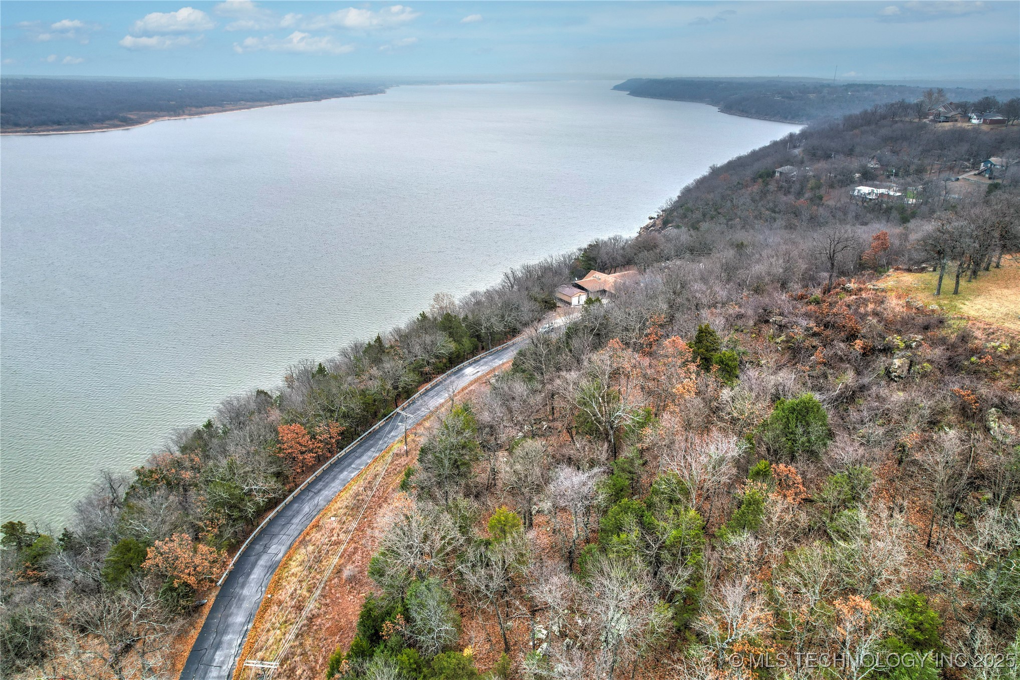 2496 W Lakeshore Drive Property Photo 6