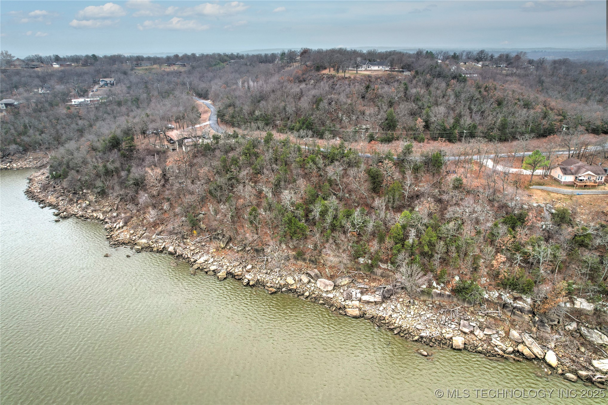 2496 W Lakeshore Drive Property Photo 7