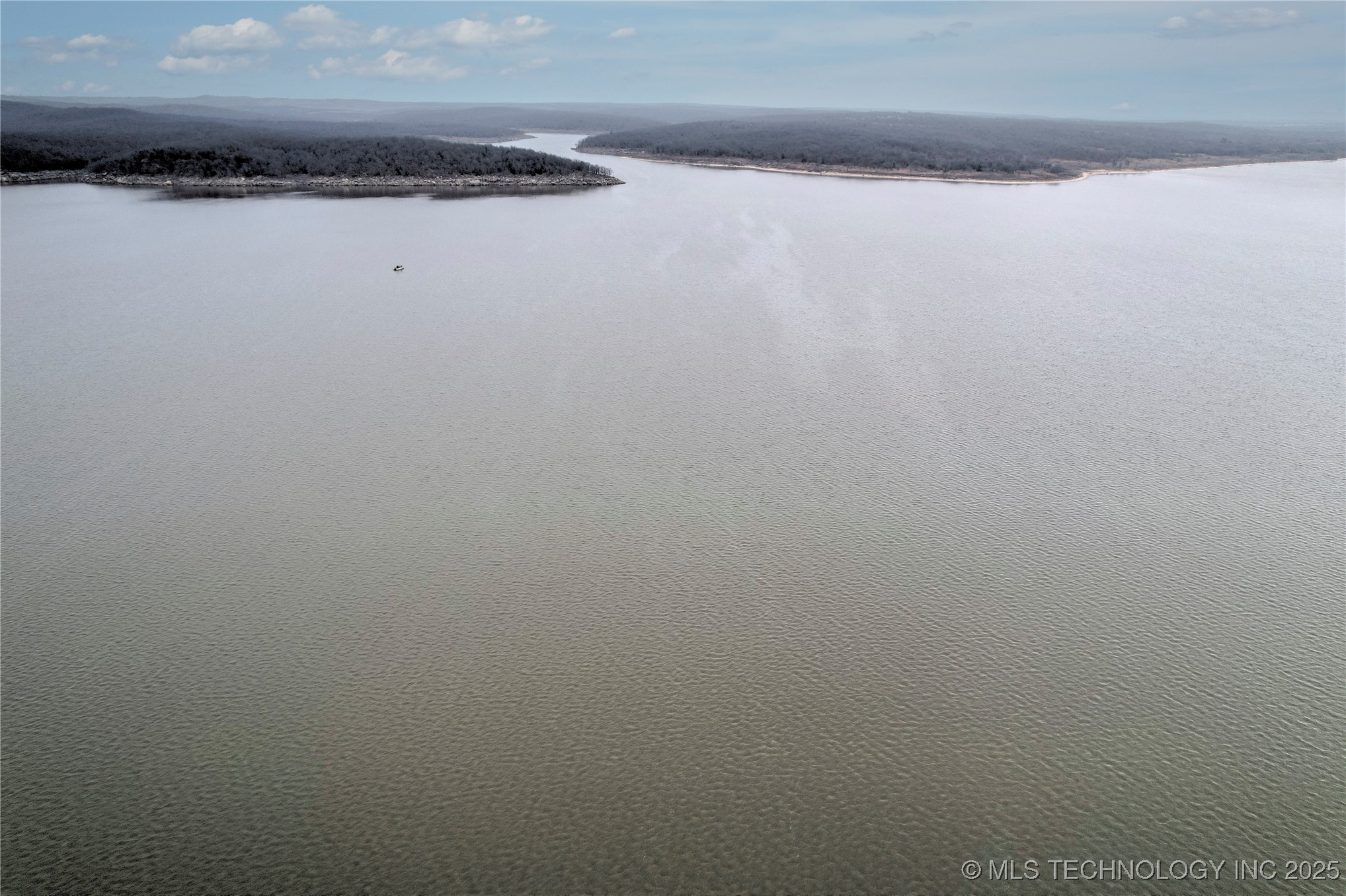 2496 W Lakeshore Drive Property Photo 8