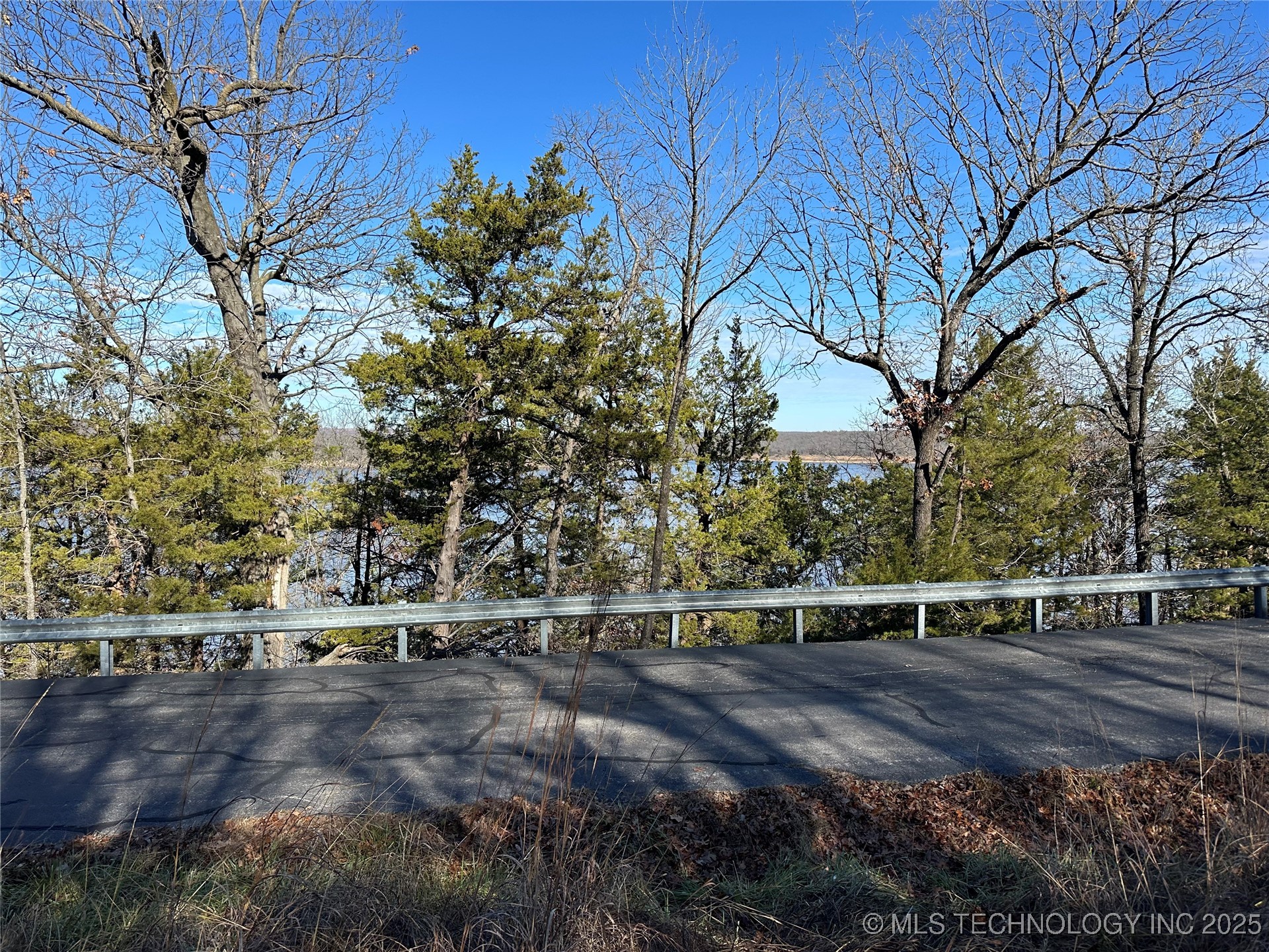 2496 W Lakeshore Drive Property Photo 9