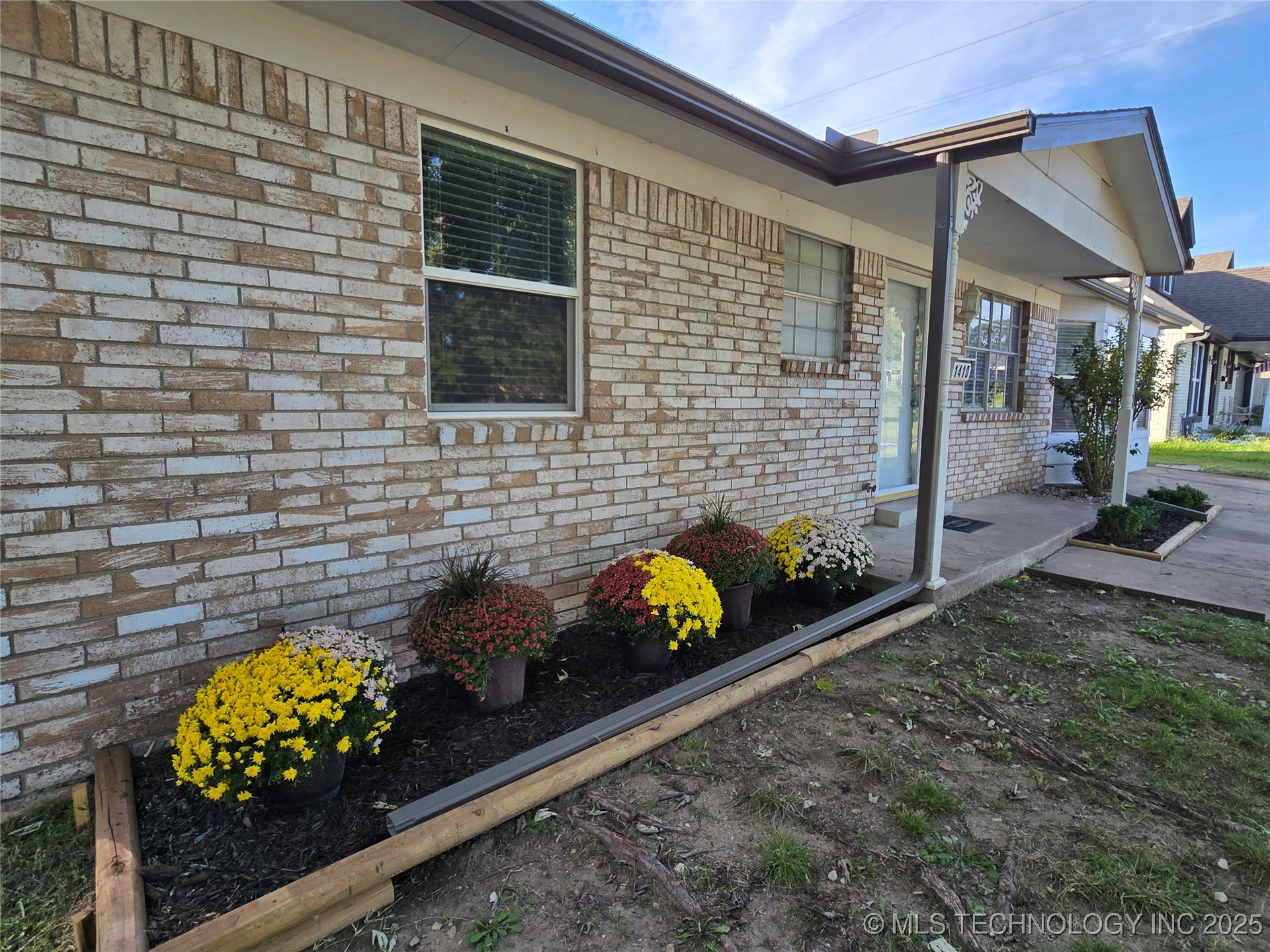 1410 N Dogwood Street Property Photo 3