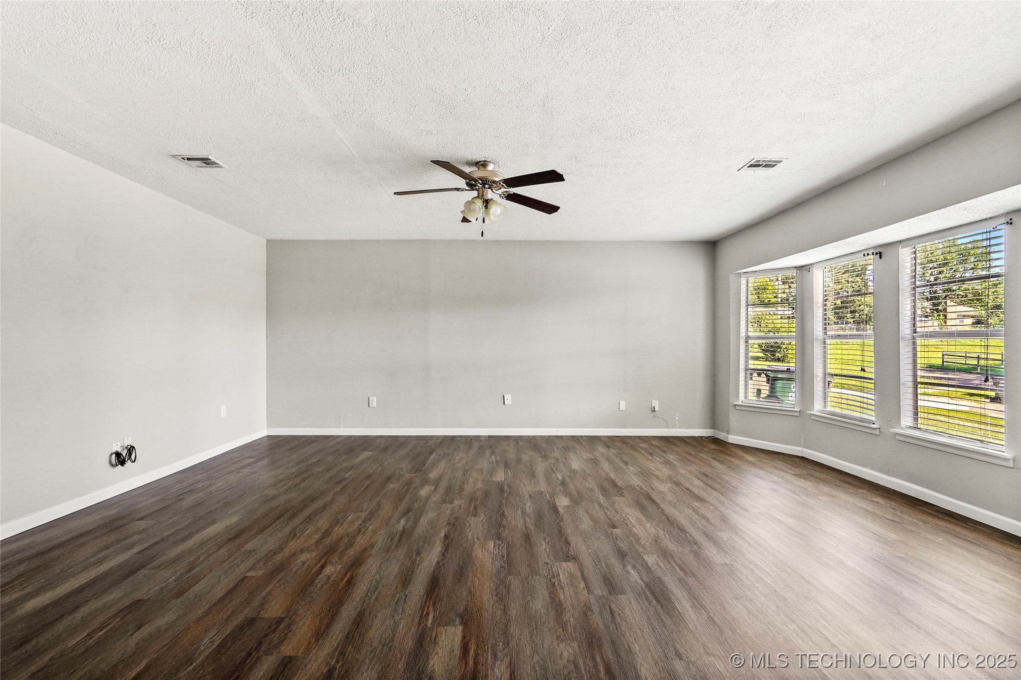 1410 N Dogwood Street Property Photo 8