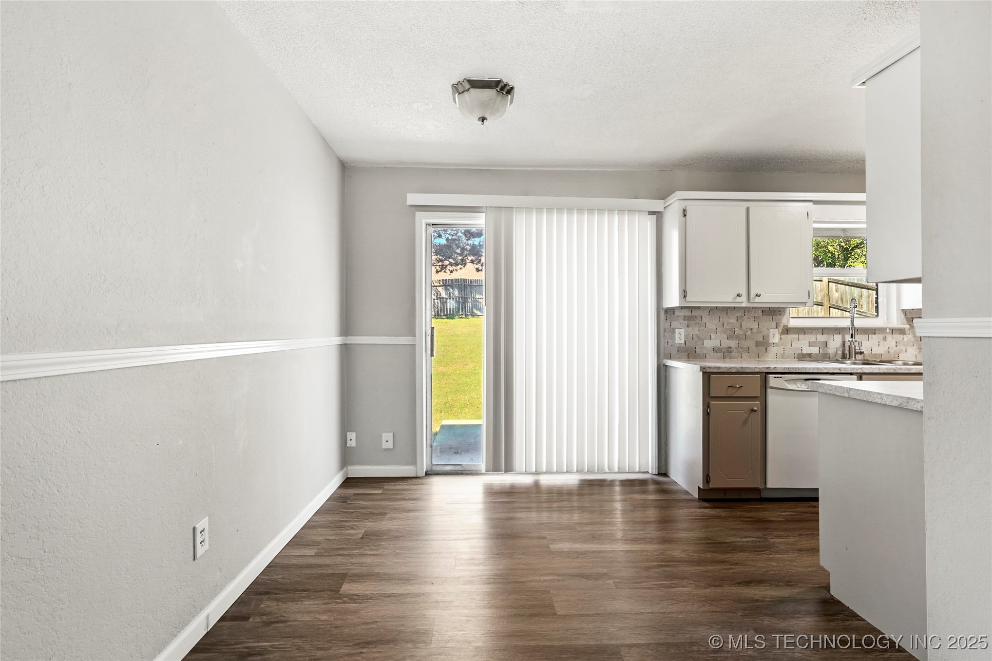 1410 N Dogwood Street Property Photo 11