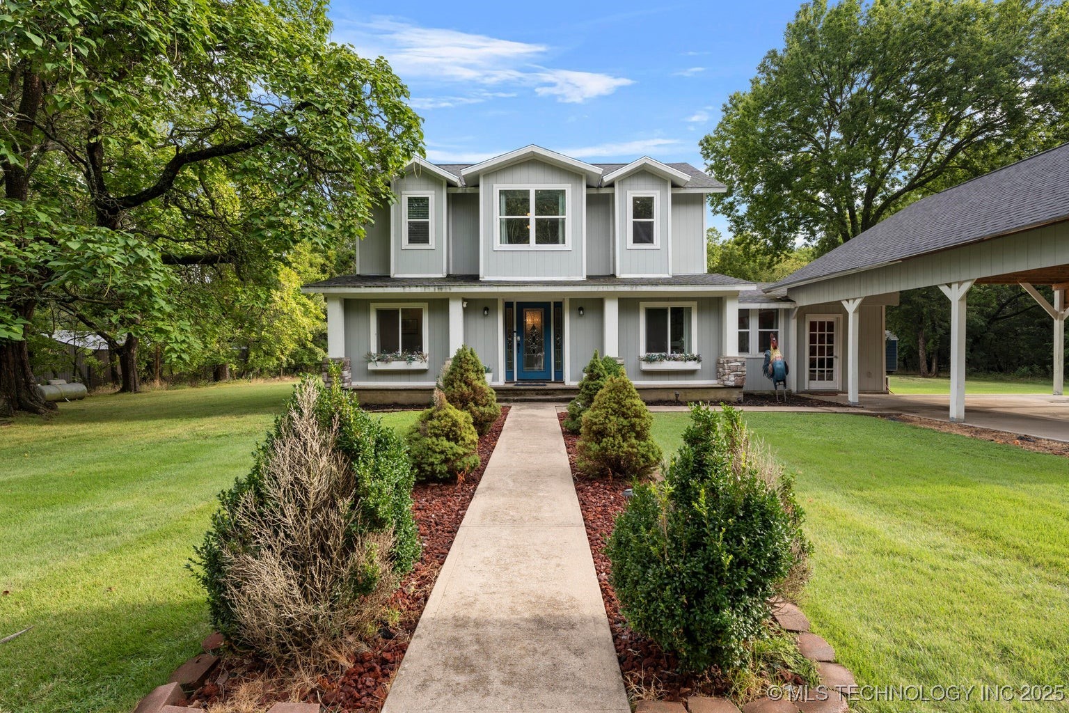 450521 Lake Shore Drive Property Photo 1