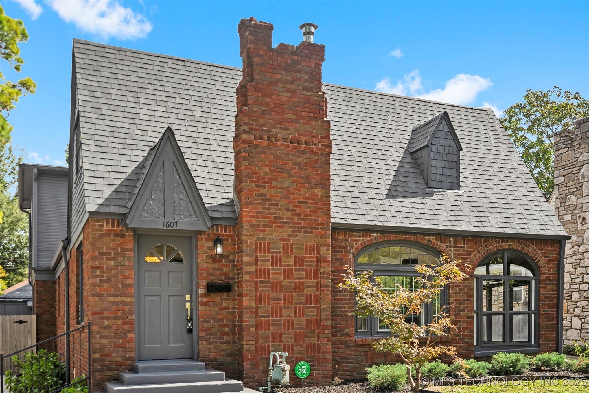 1607 S Delaware Place Property Photo 1