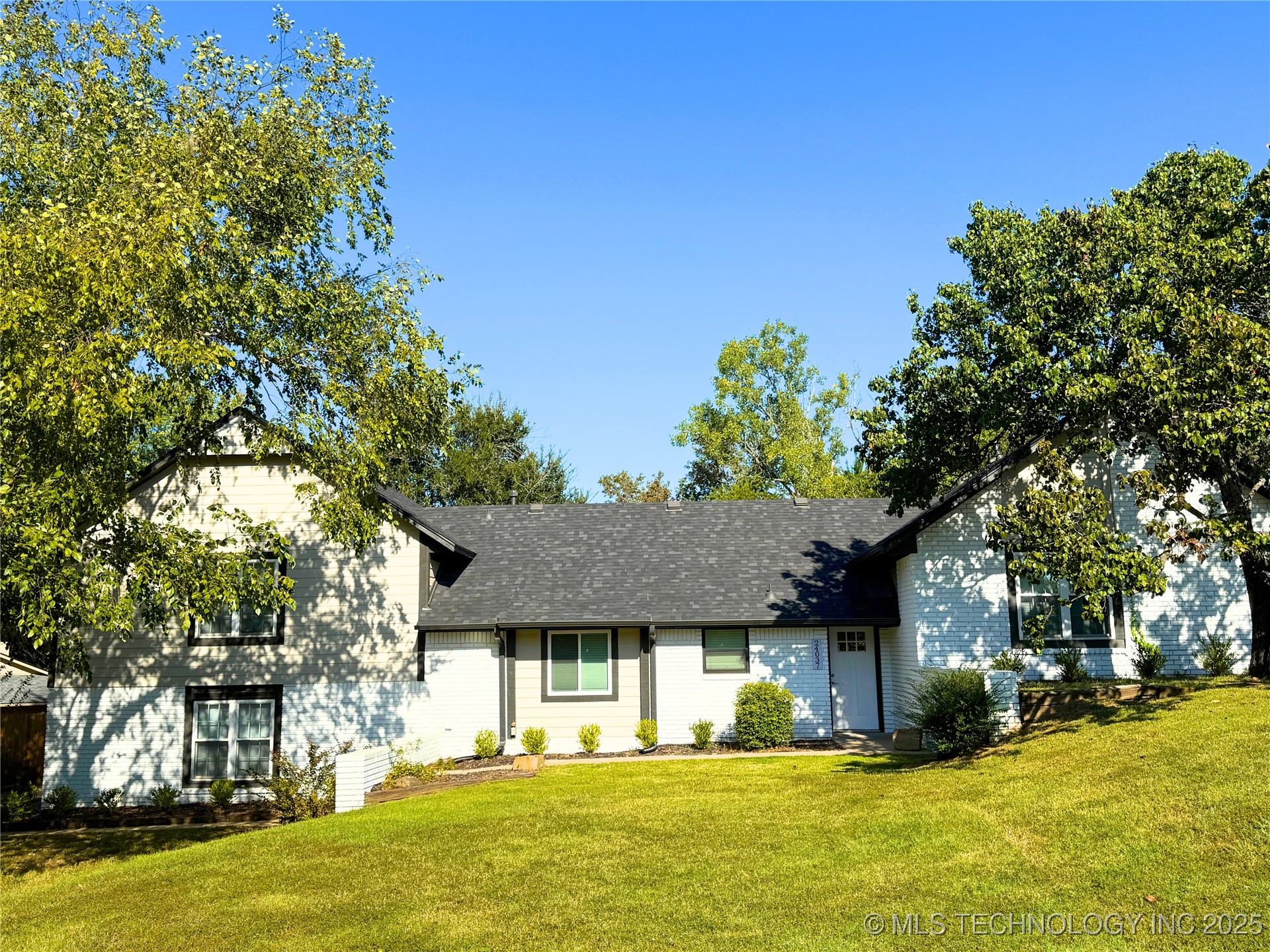 24037 Gordon Street Property Photo 3