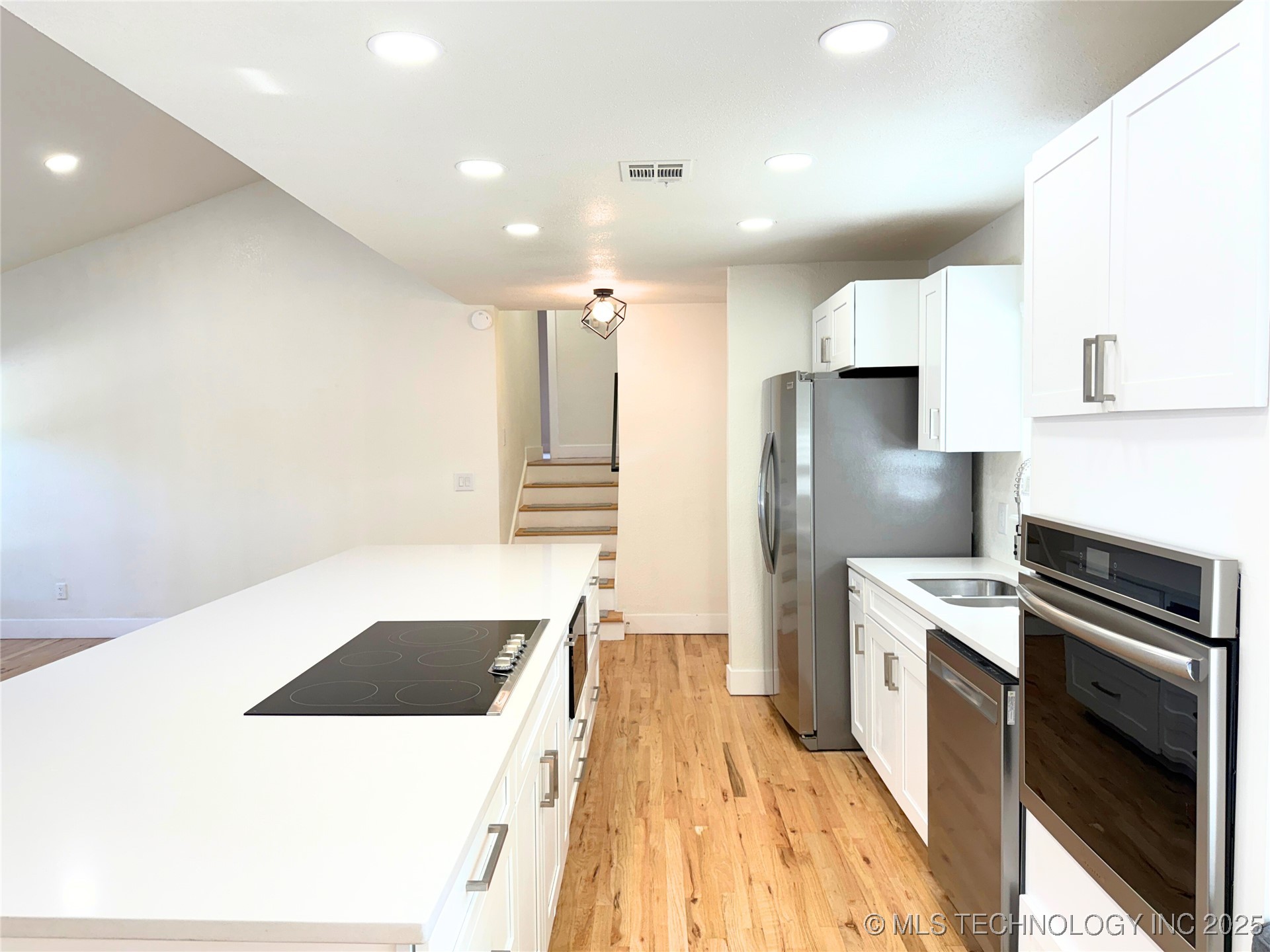 24037 Gordon Street Property Photo 6