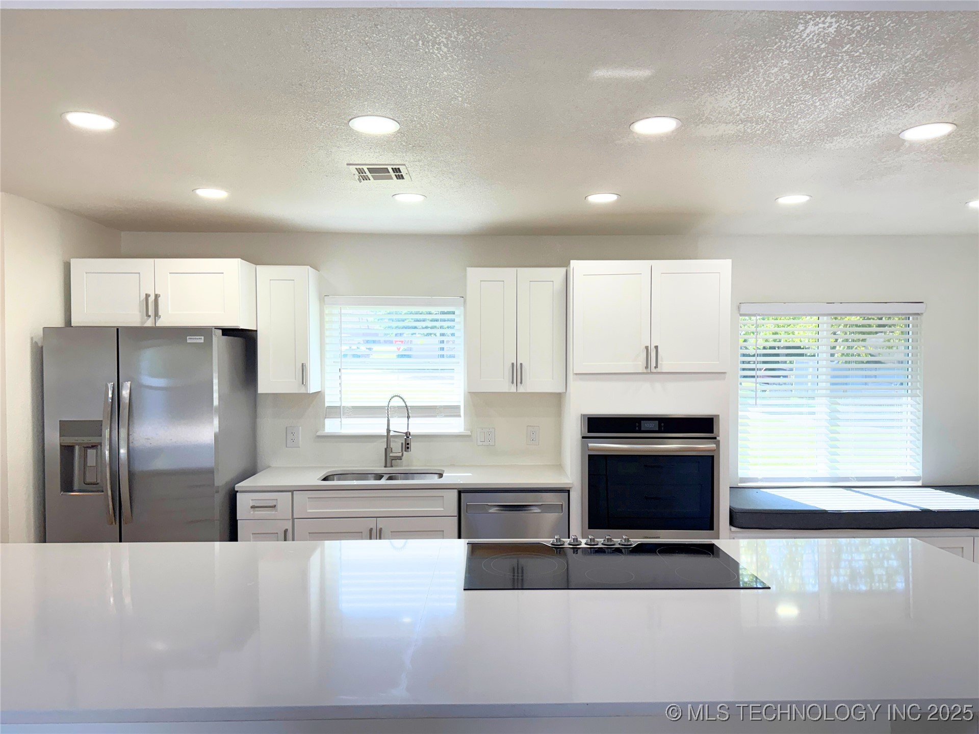 24037 Gordon Street Property Photo 7