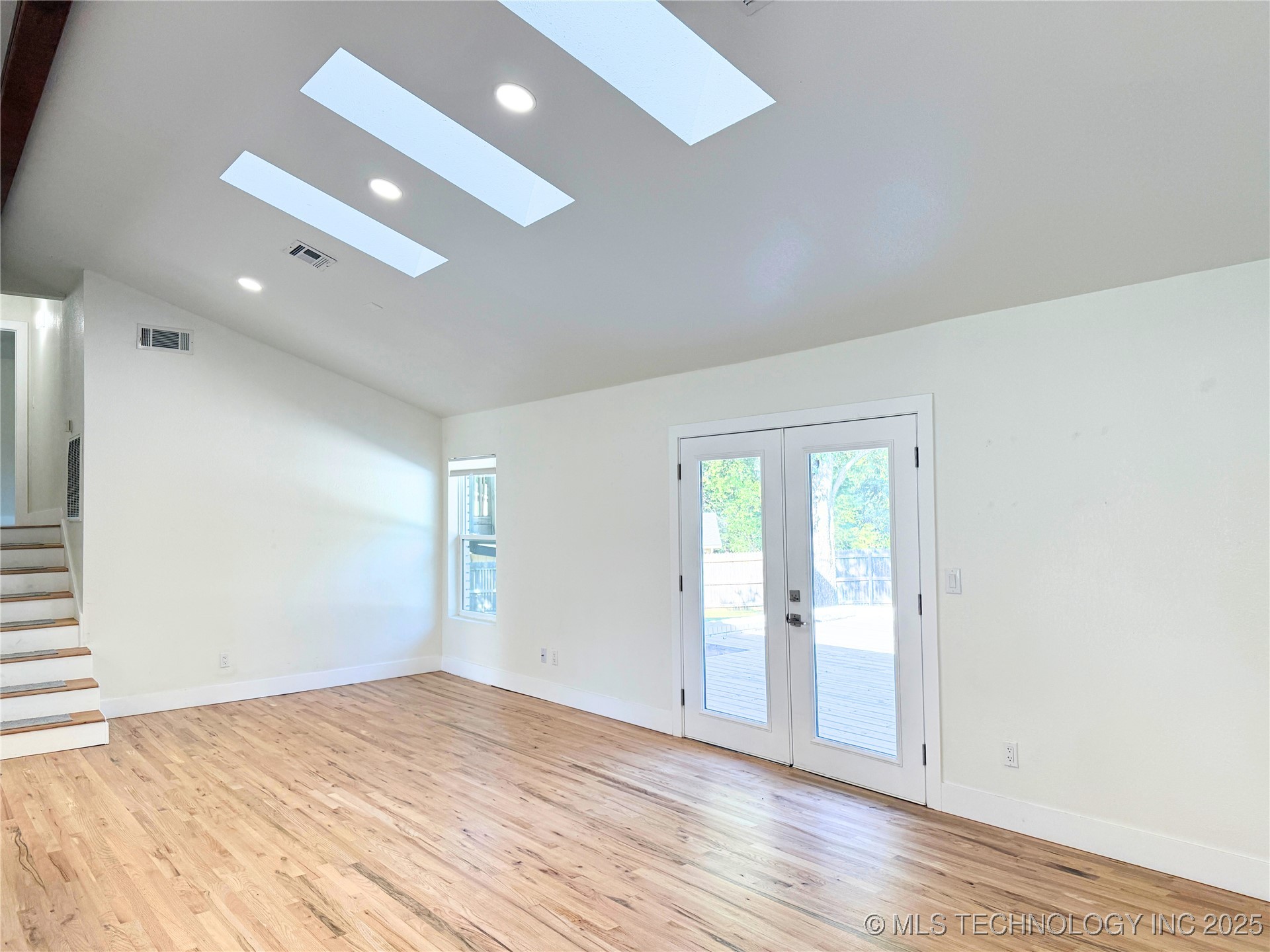 24037 Gordon Street Property Photo 10