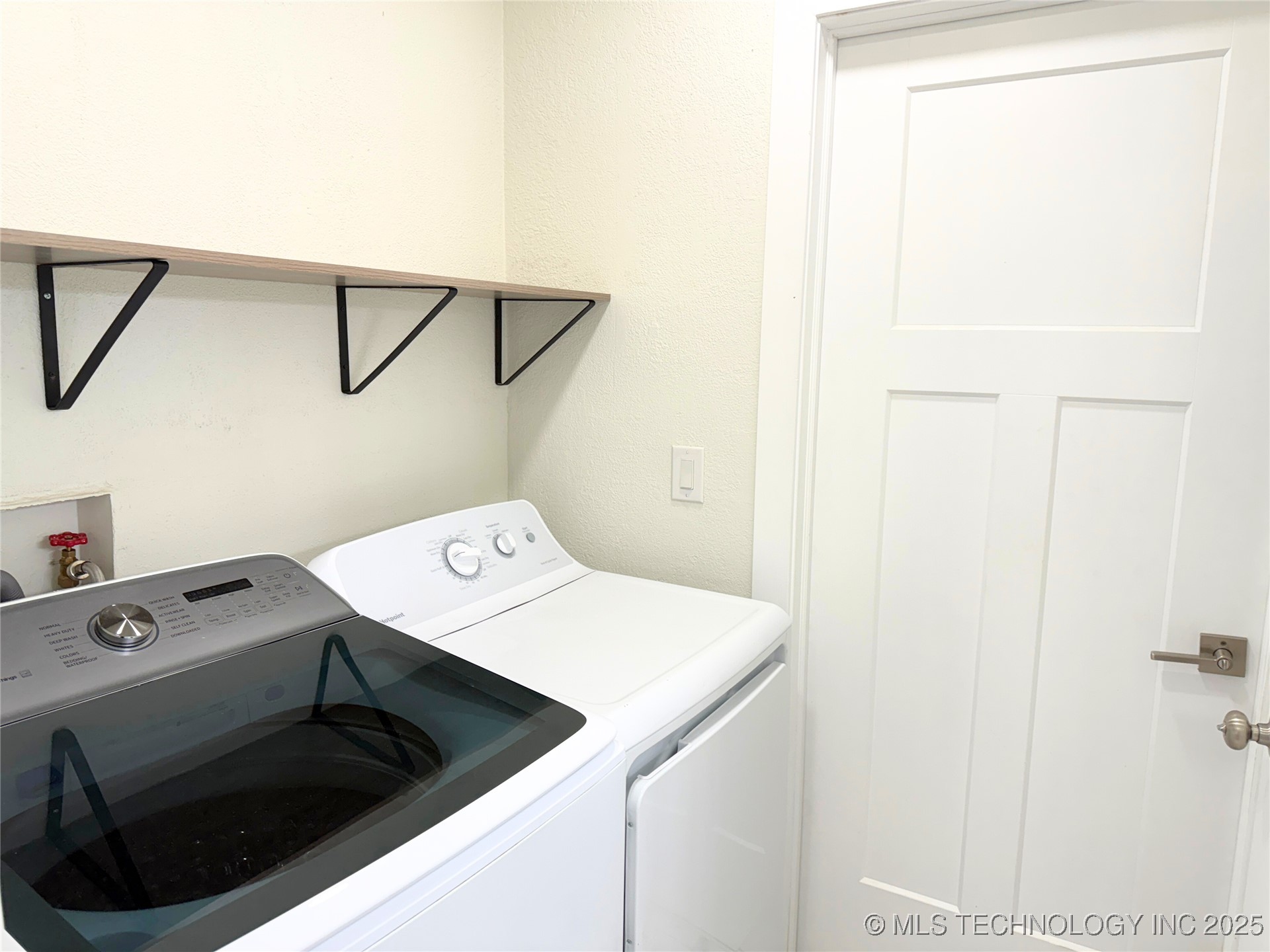 24037 Gordon Street Property Photo 13