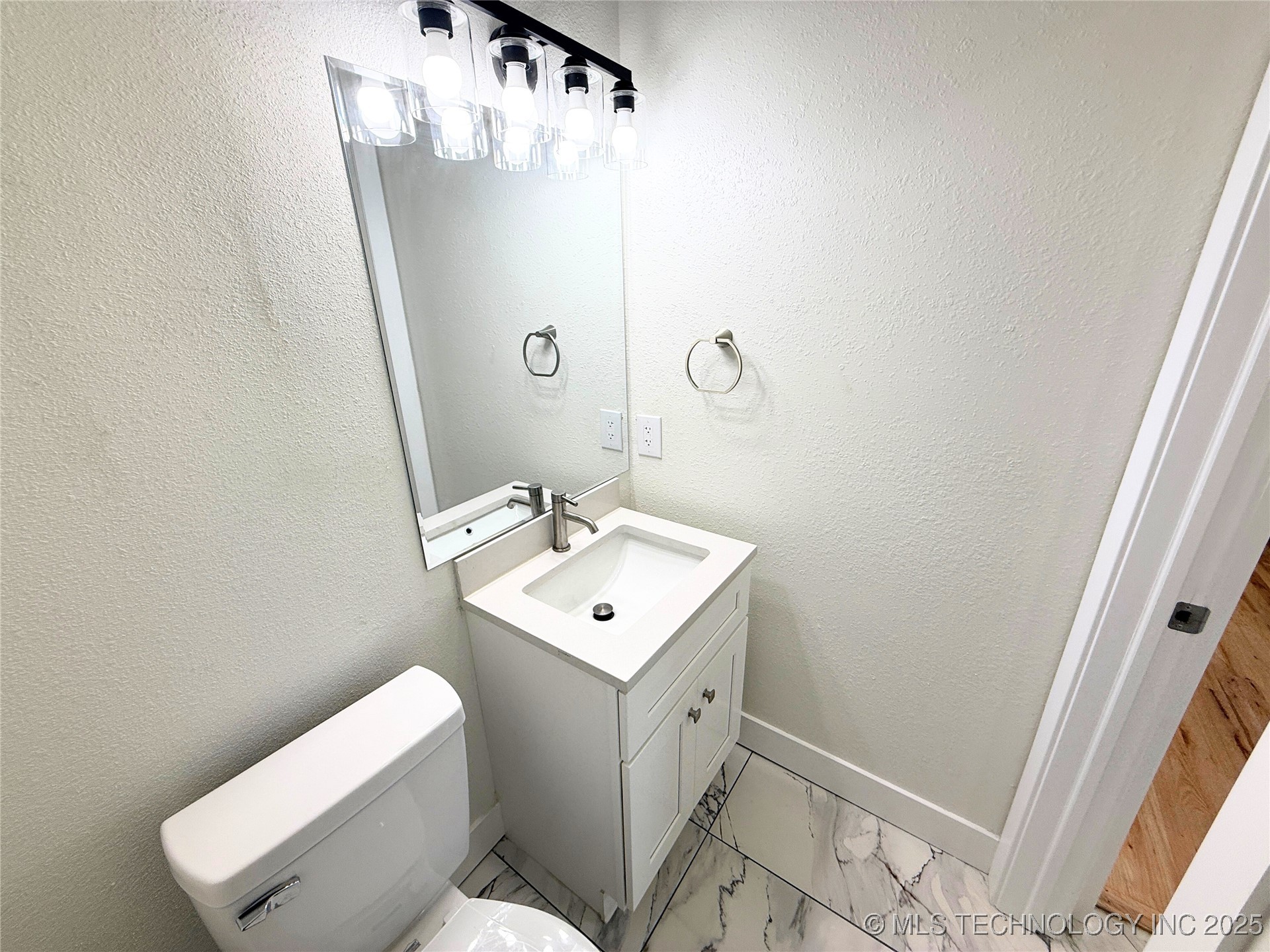 24037 Gordon Street Property Photo 14