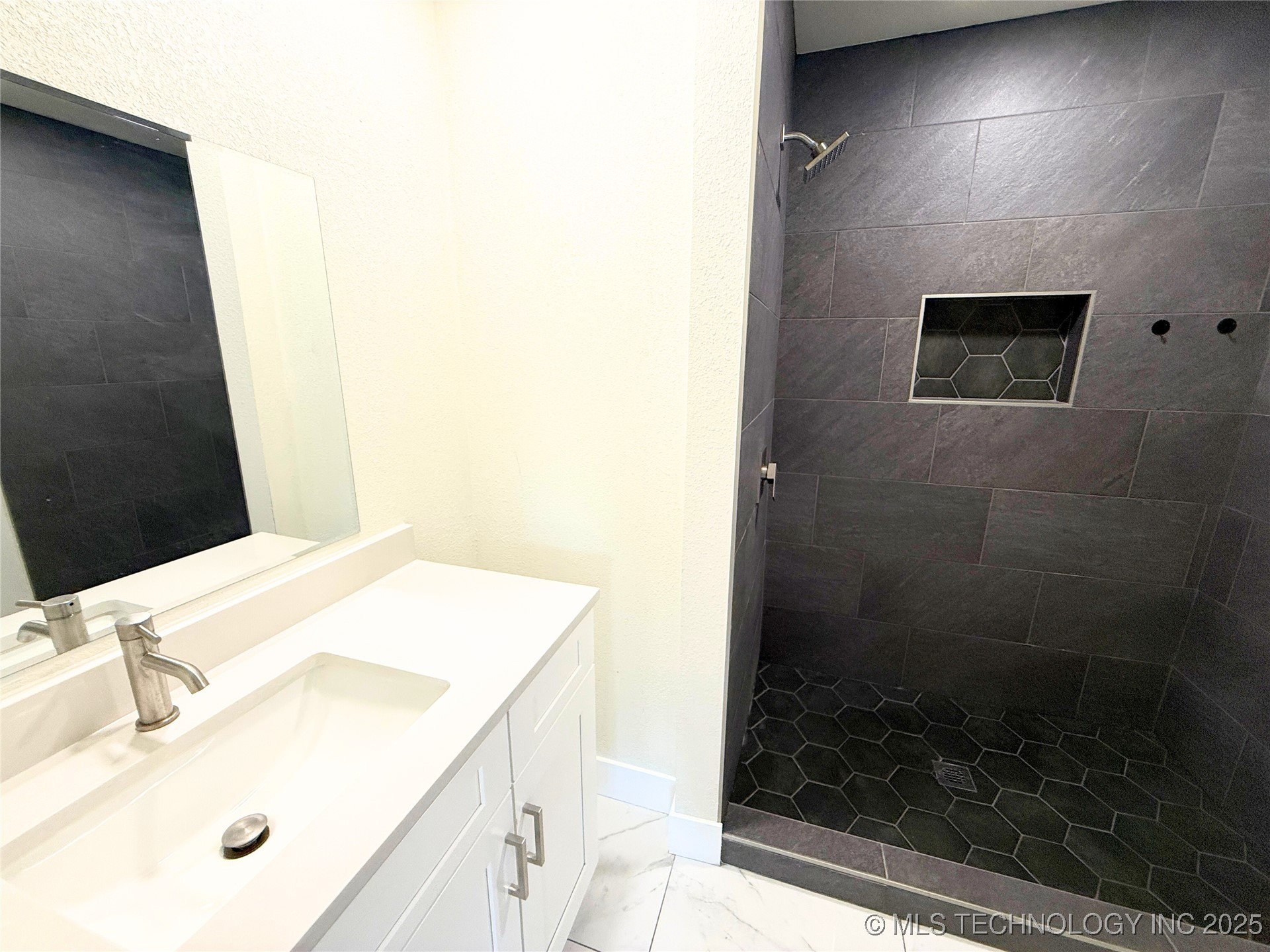 24037 Gordon Street Property Photo 22