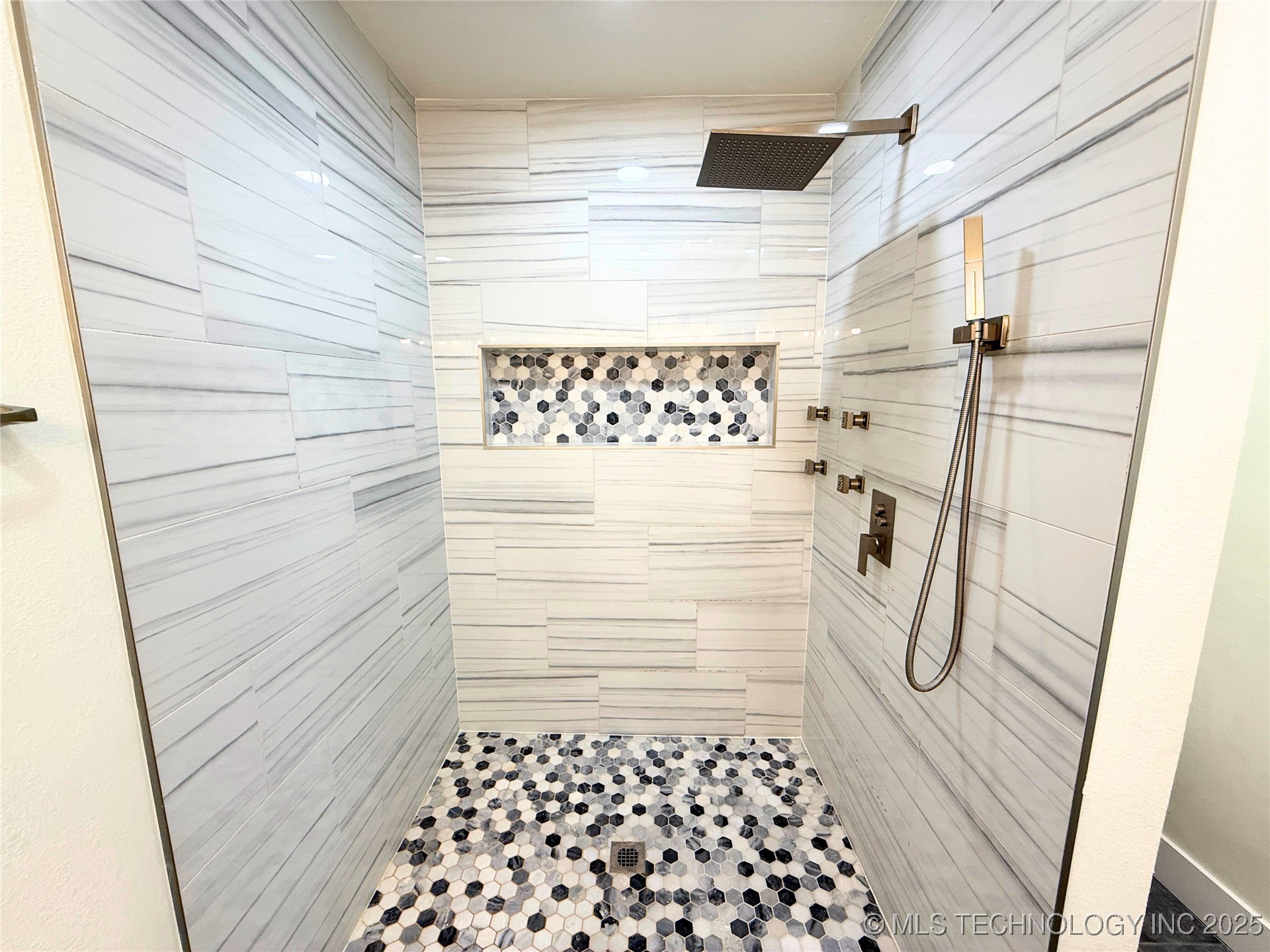 24037 Gordon Street Property Photo 28