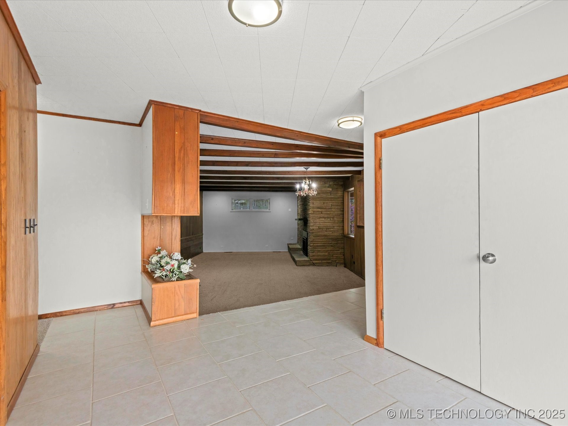 1700 S Grandview Avenue Property Photo 4