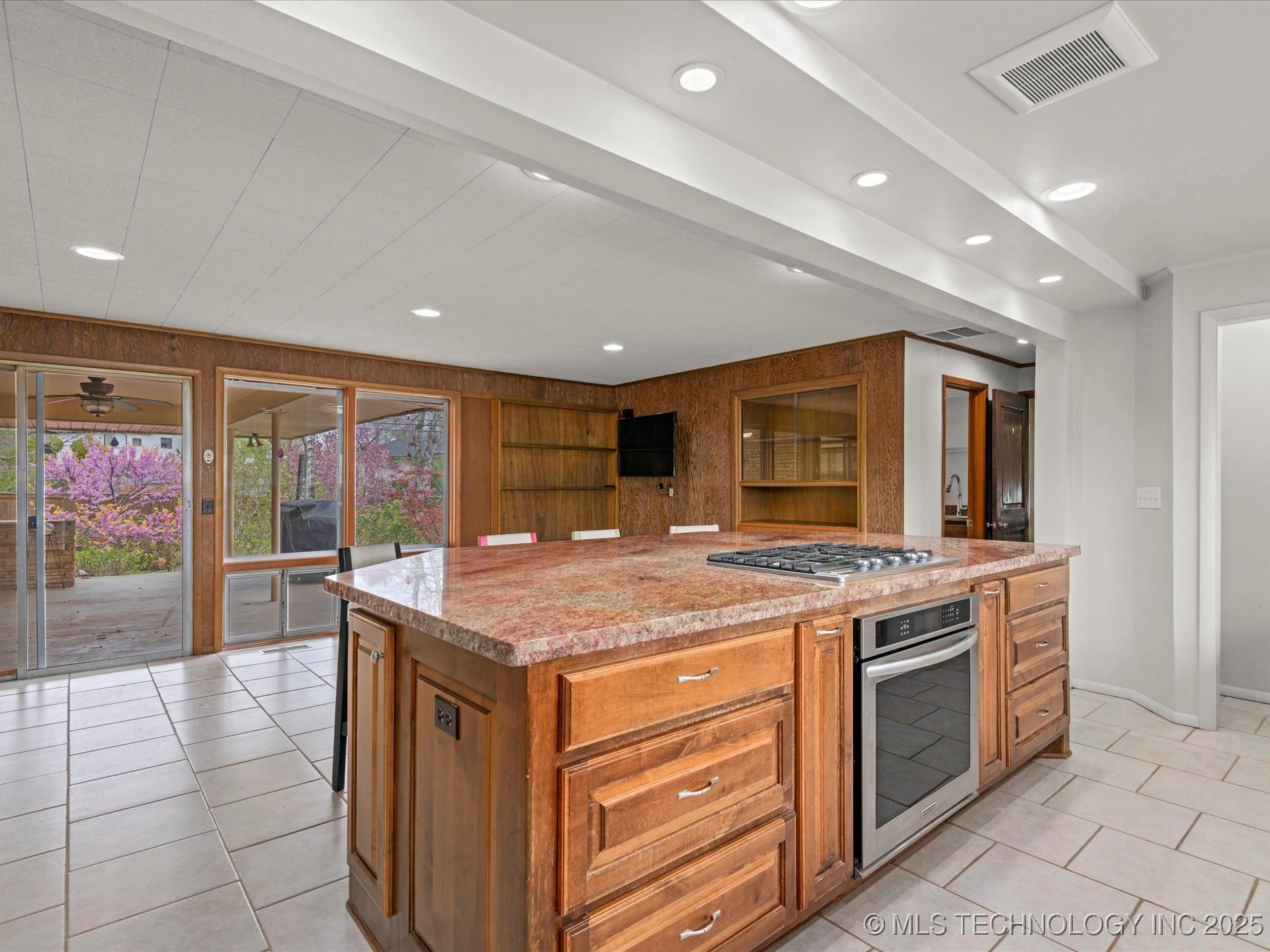 1700 S Grandview Avenue Property Photo 9