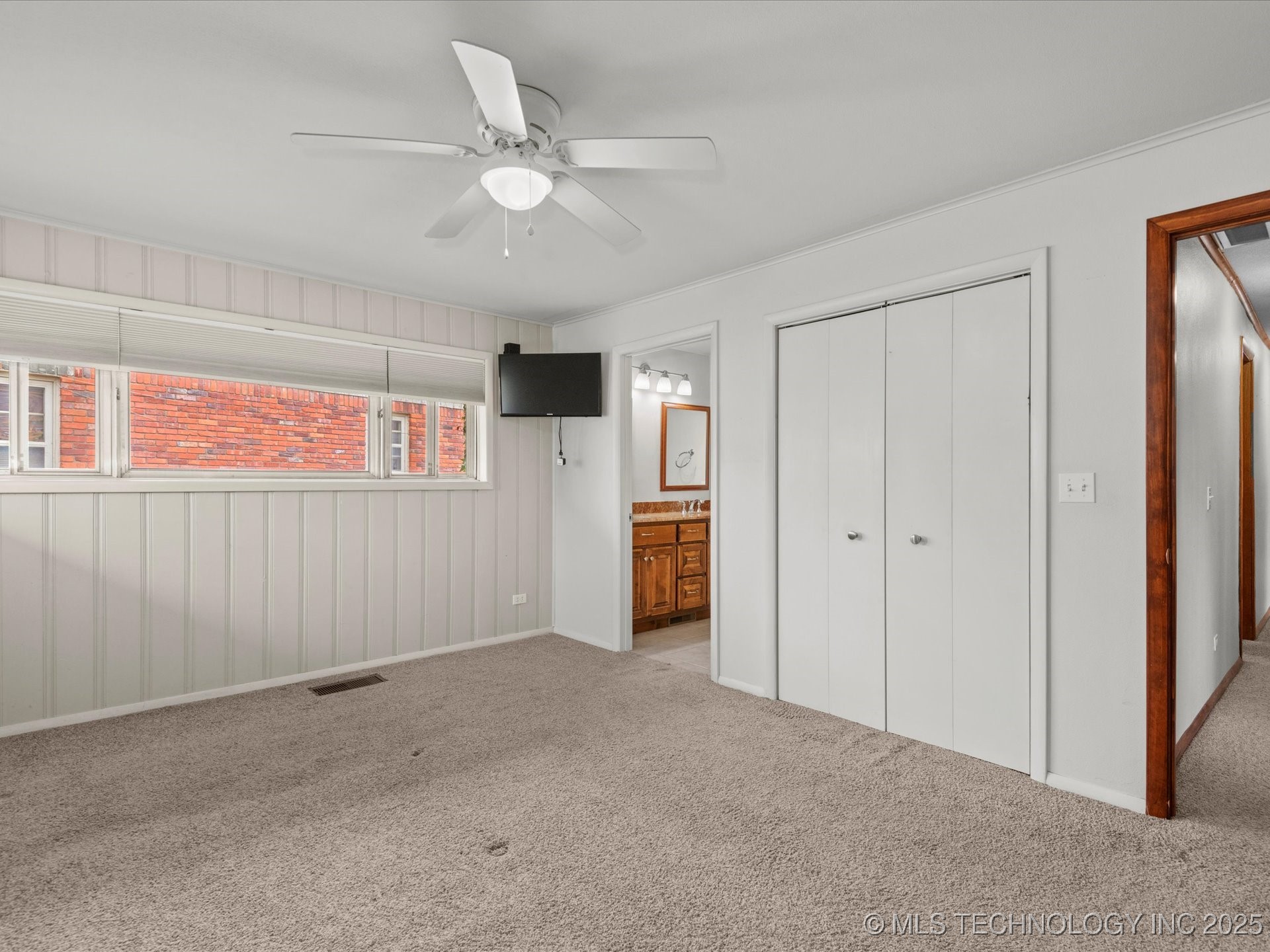 1700 S Grandview Avenue Property Photo 17