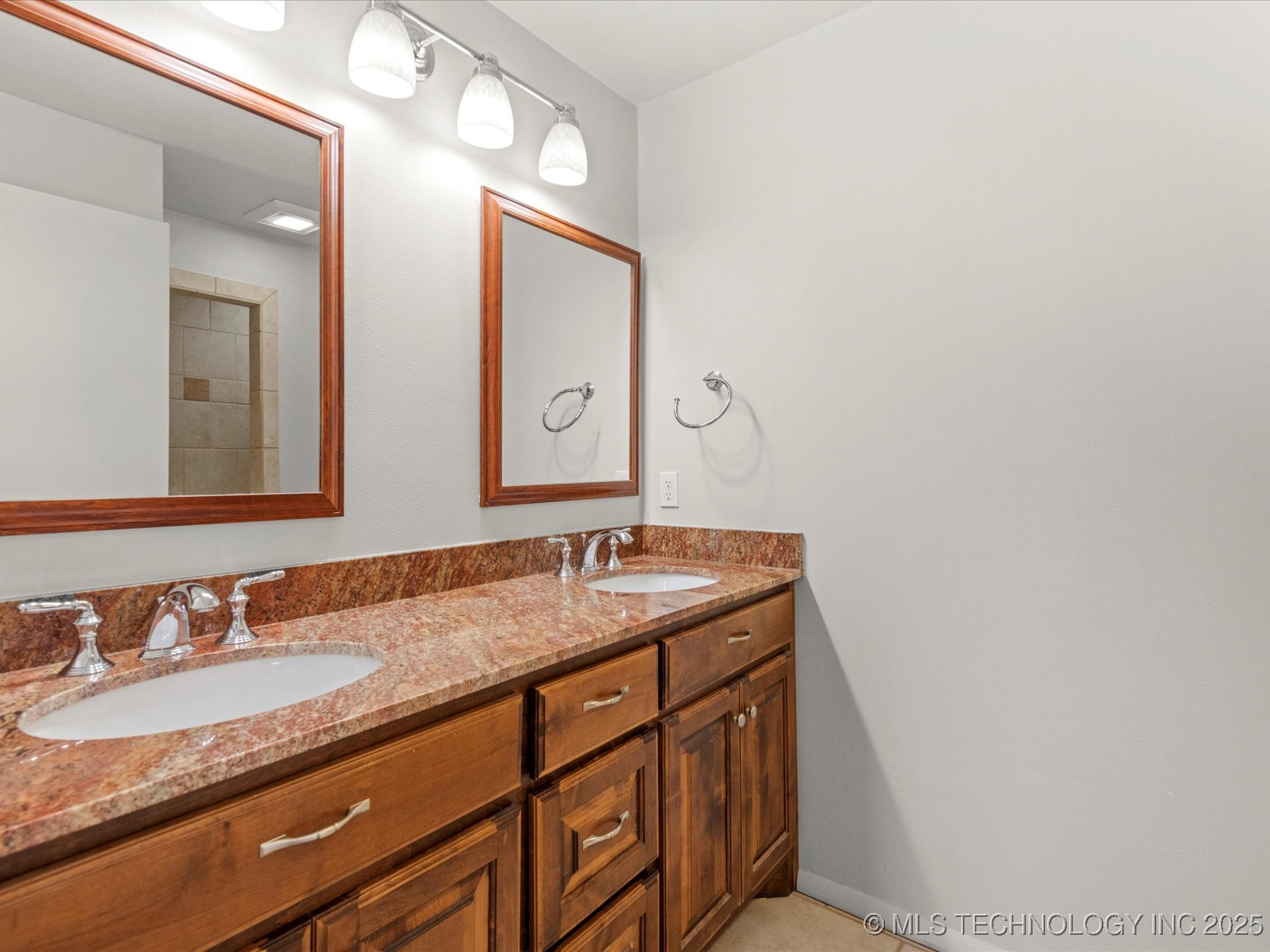 1700 S Grandview Avenue Property Photo 19