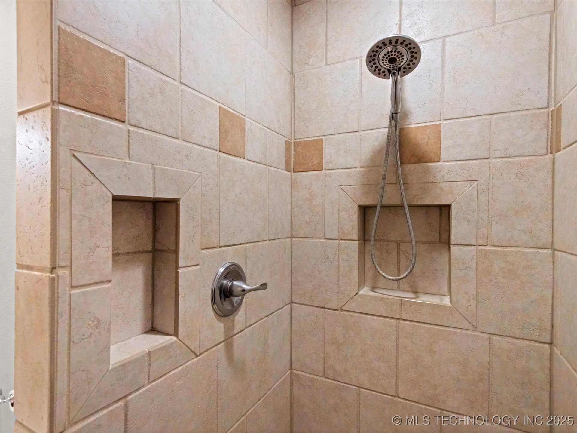 1700 S Grandview Avenue Property Photo 20