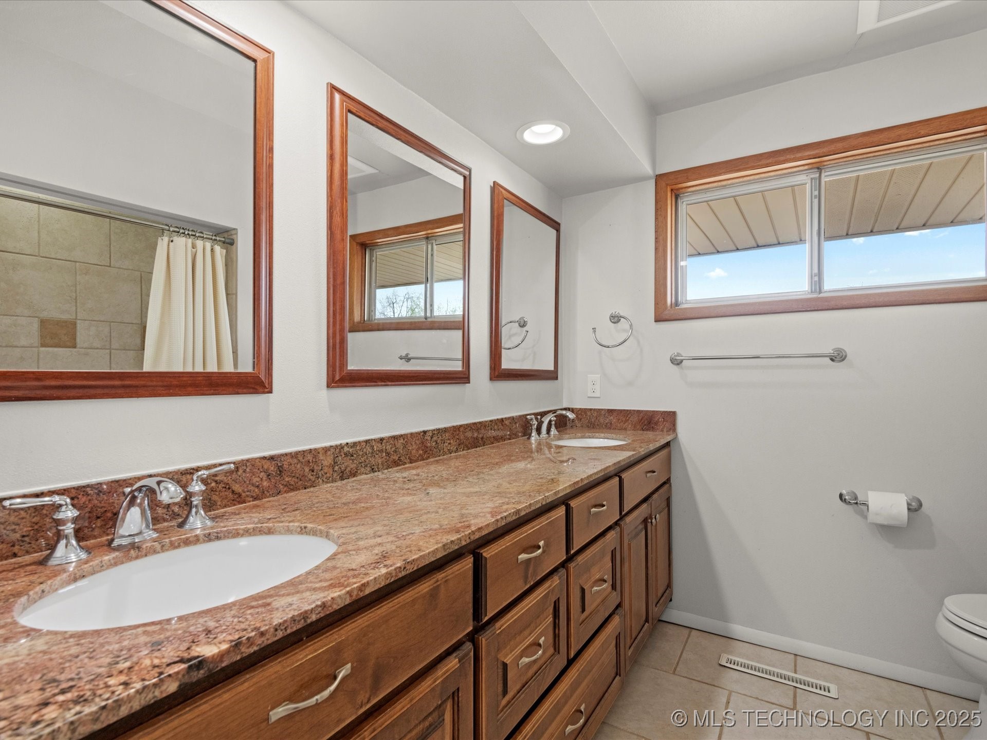 1700 S Grandview Avenue Property Photo 24