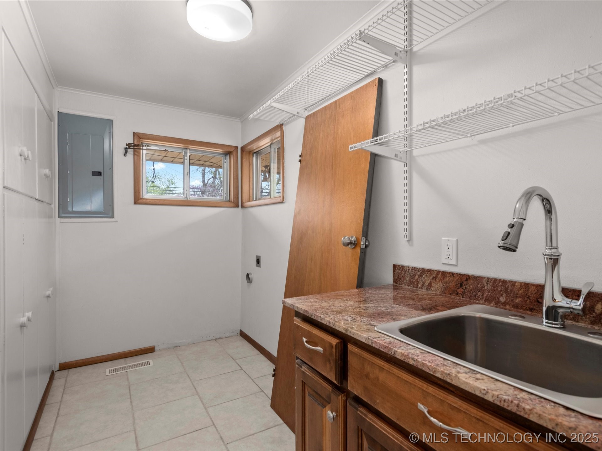 1700 S Grandview Avenue Property Photo 27