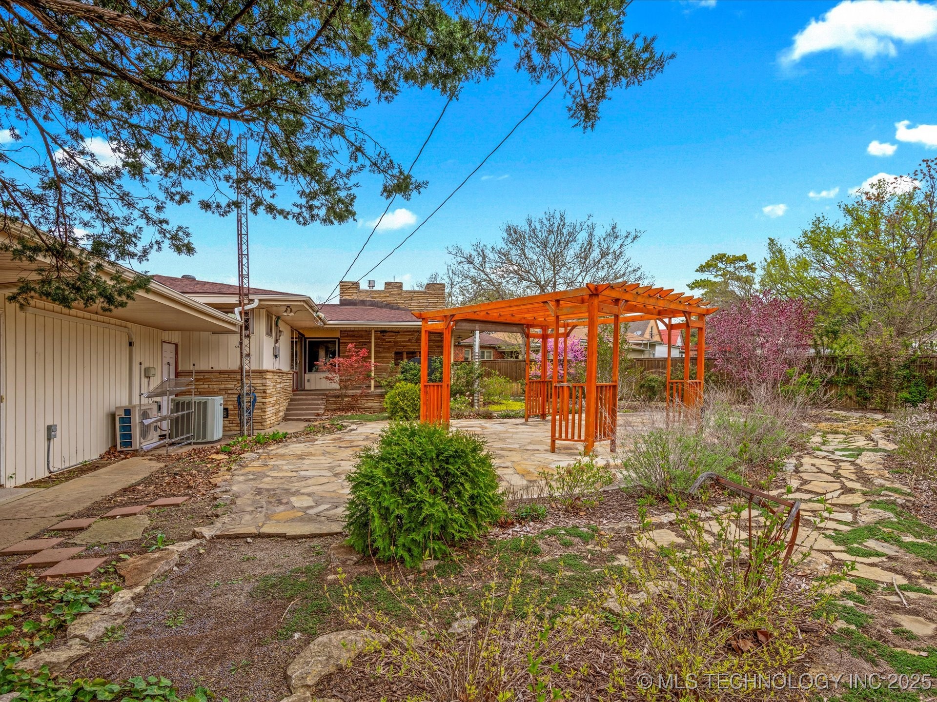 1700 S Grandview Avenue Property Photo 30