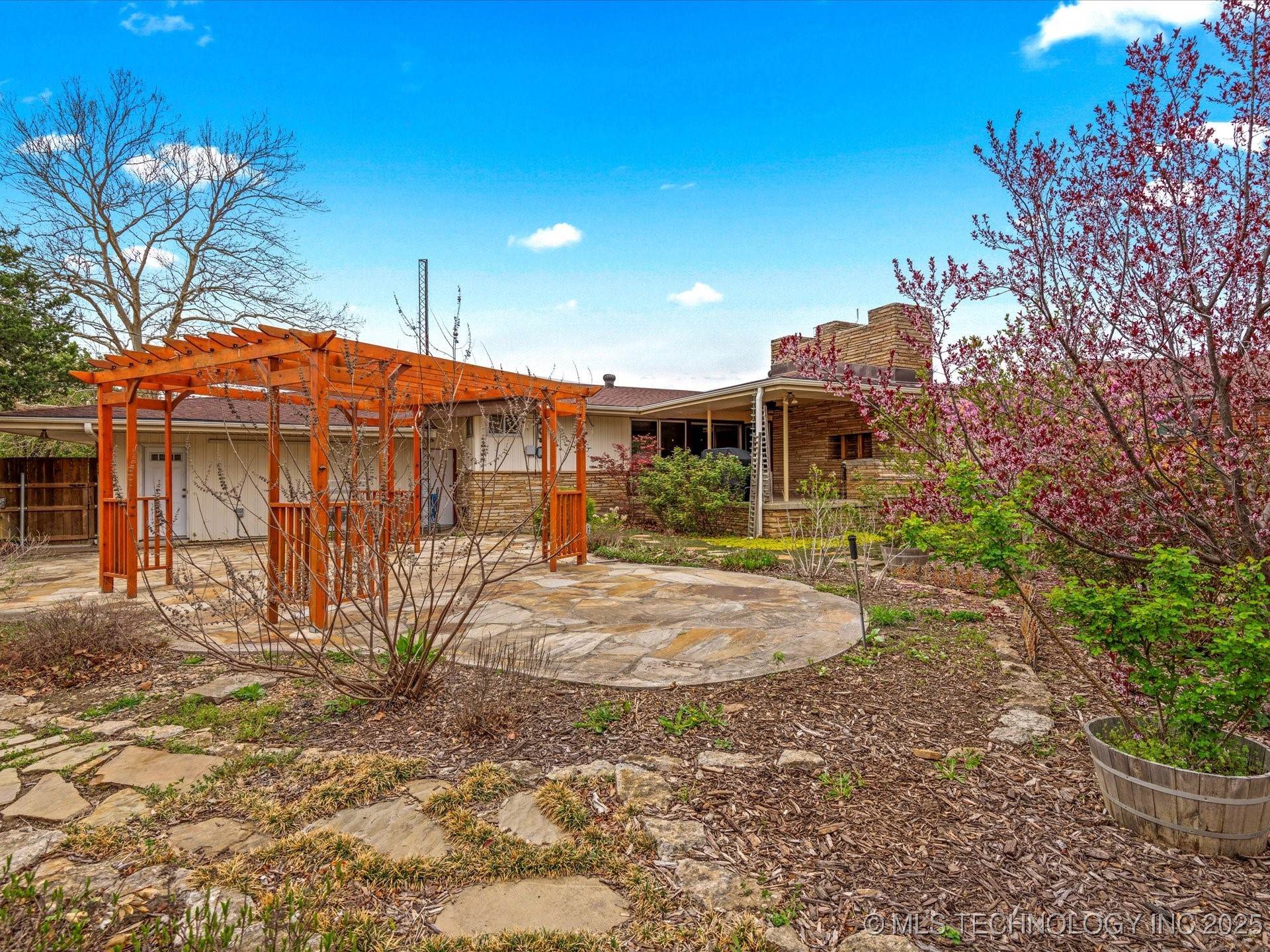 1700 S Grandview Avenue Property Photo 31