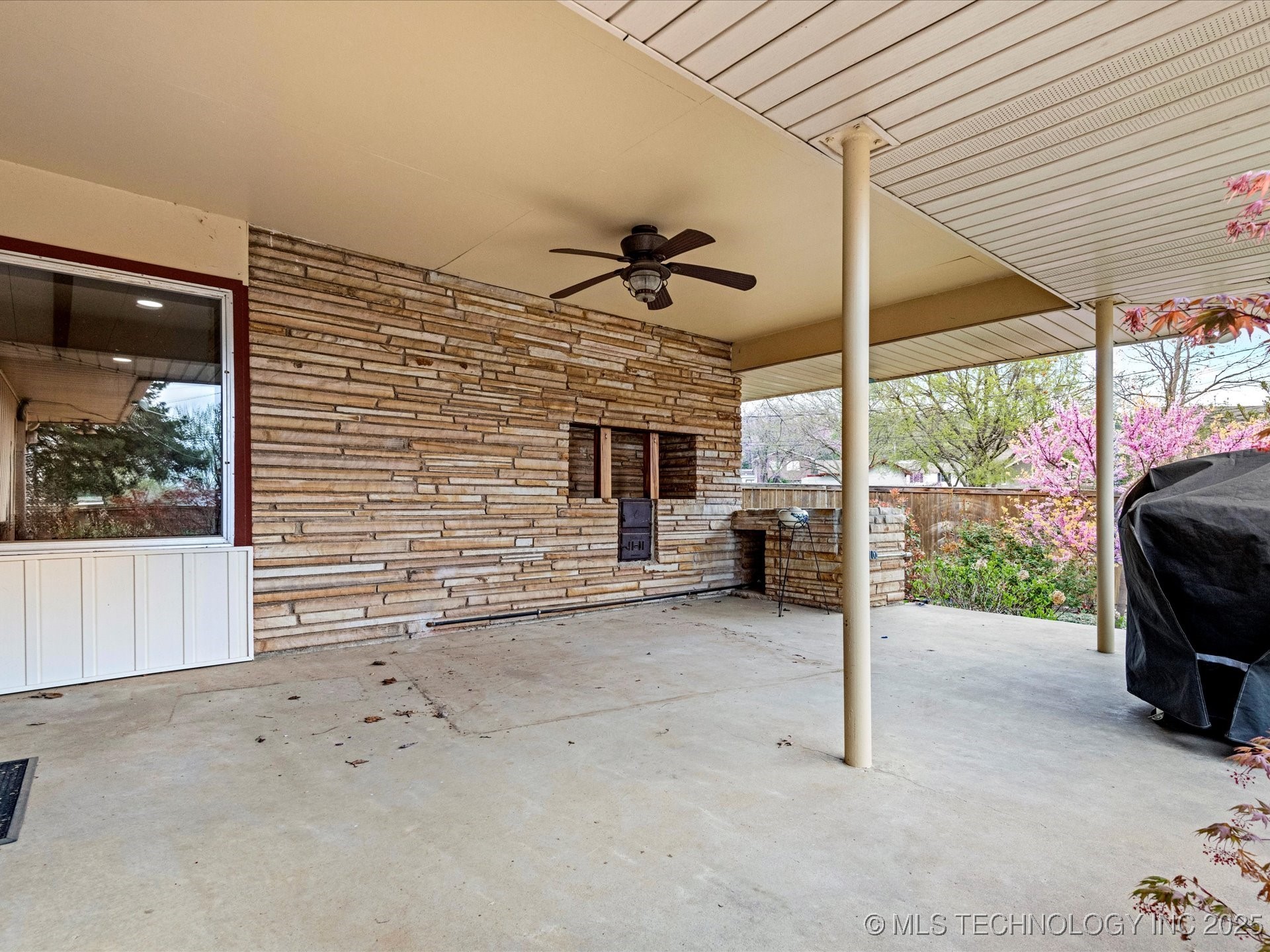 1700 S Grandview Avenue Property Photo 32