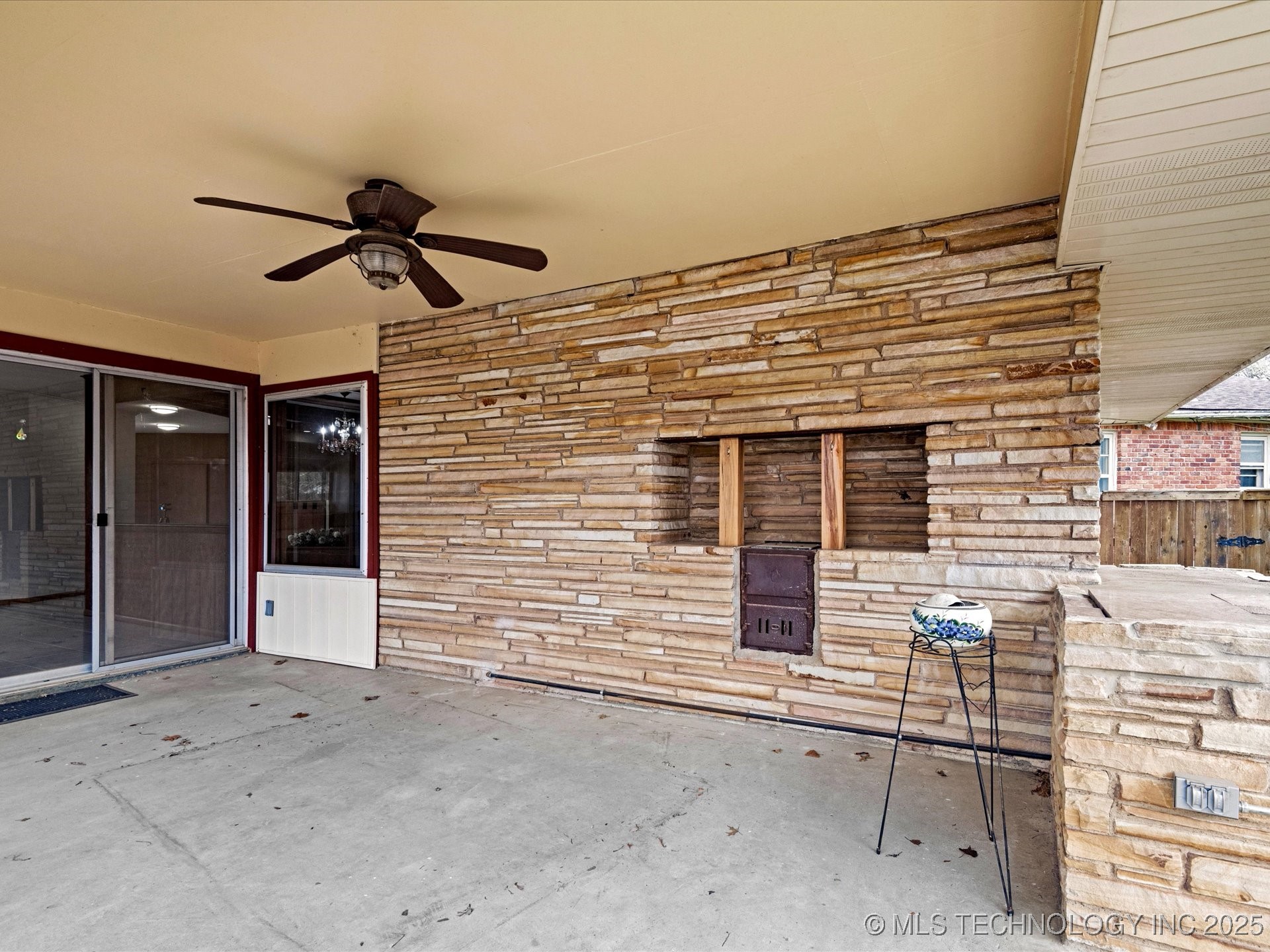 1700 S Grandview Avenue Property Photo 33