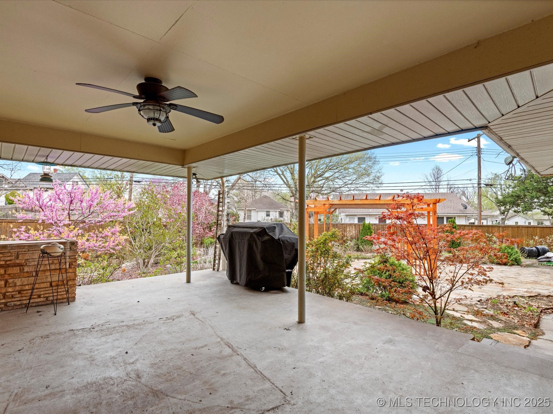 1700 S Grandview Avenue Property Photo 34