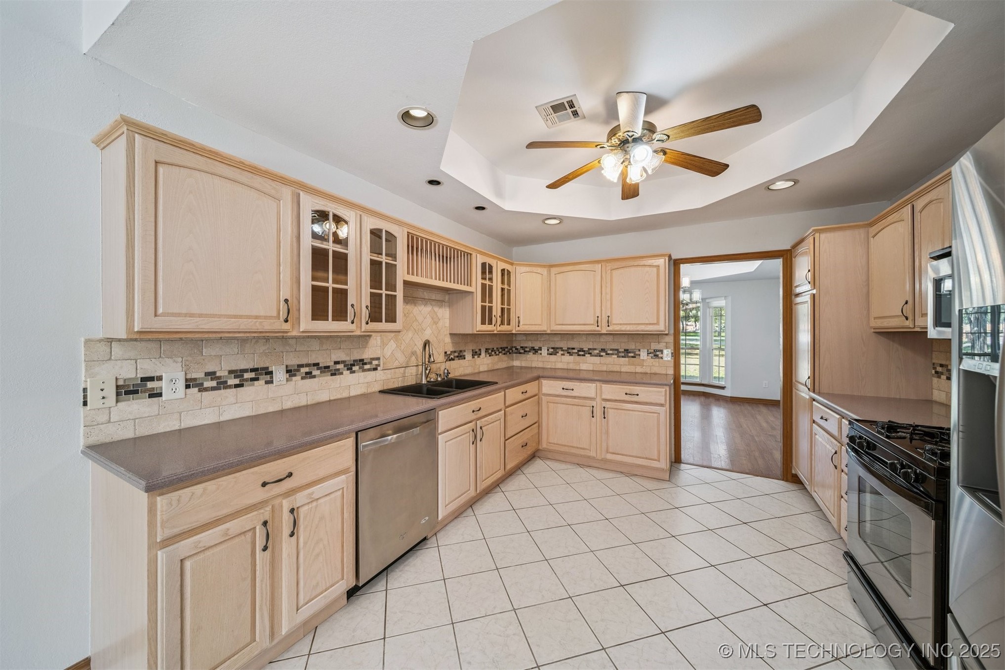 15818 E 77th Street N Property Photo 3