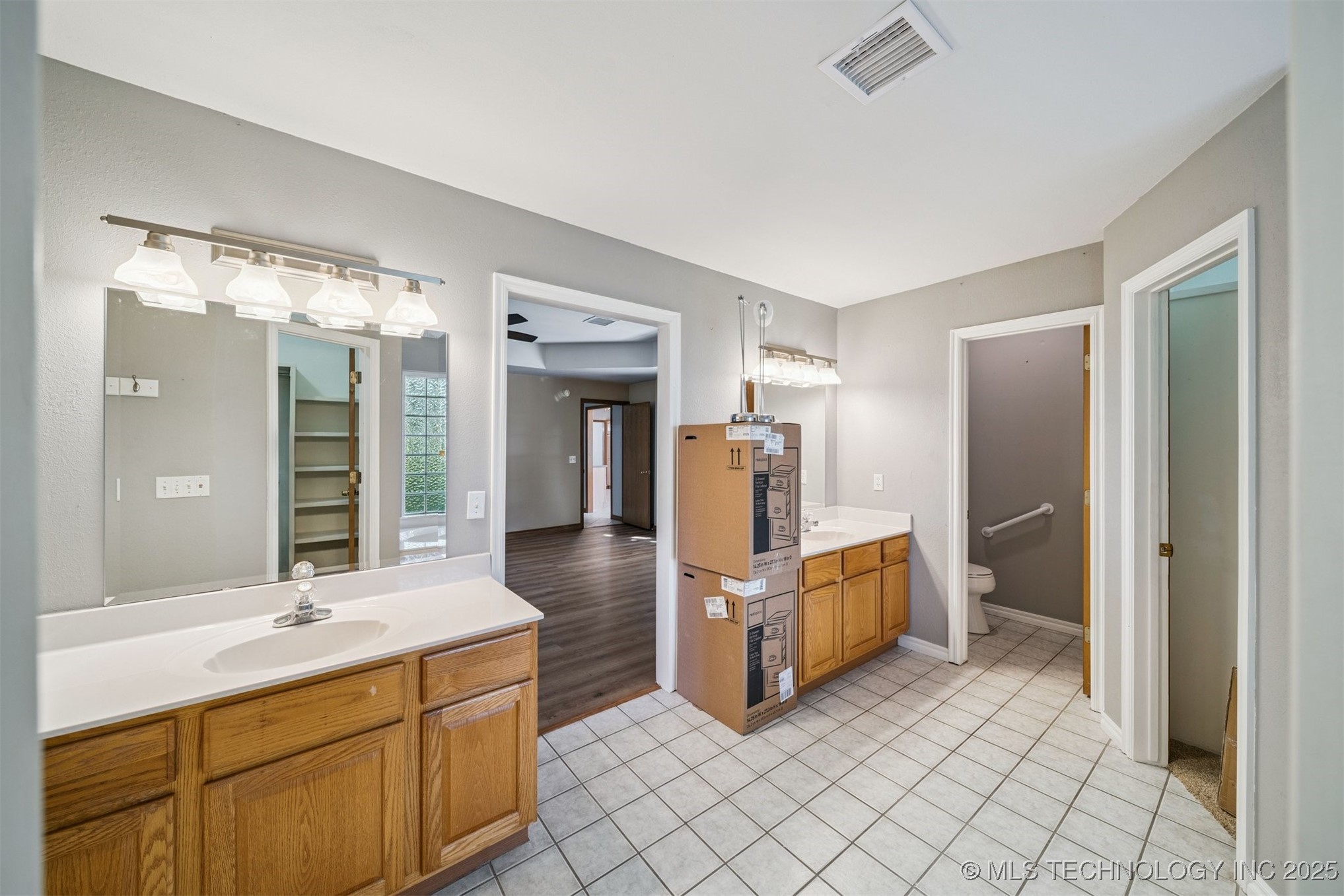 15818 E 77th Street N Property Photo 5