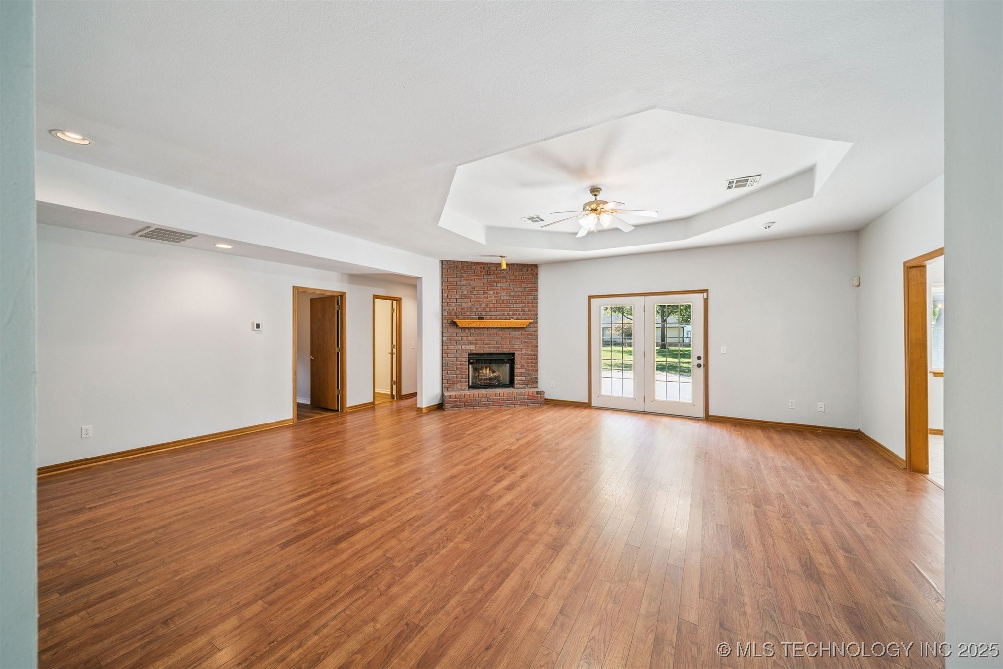 15818 E 77th Street N Property Photo 8