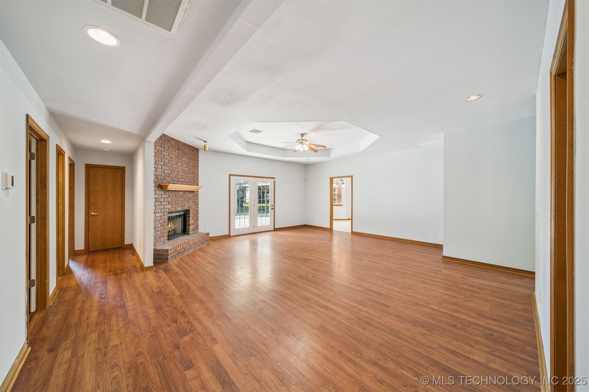 15818 E 77th Street N Property Photo 9