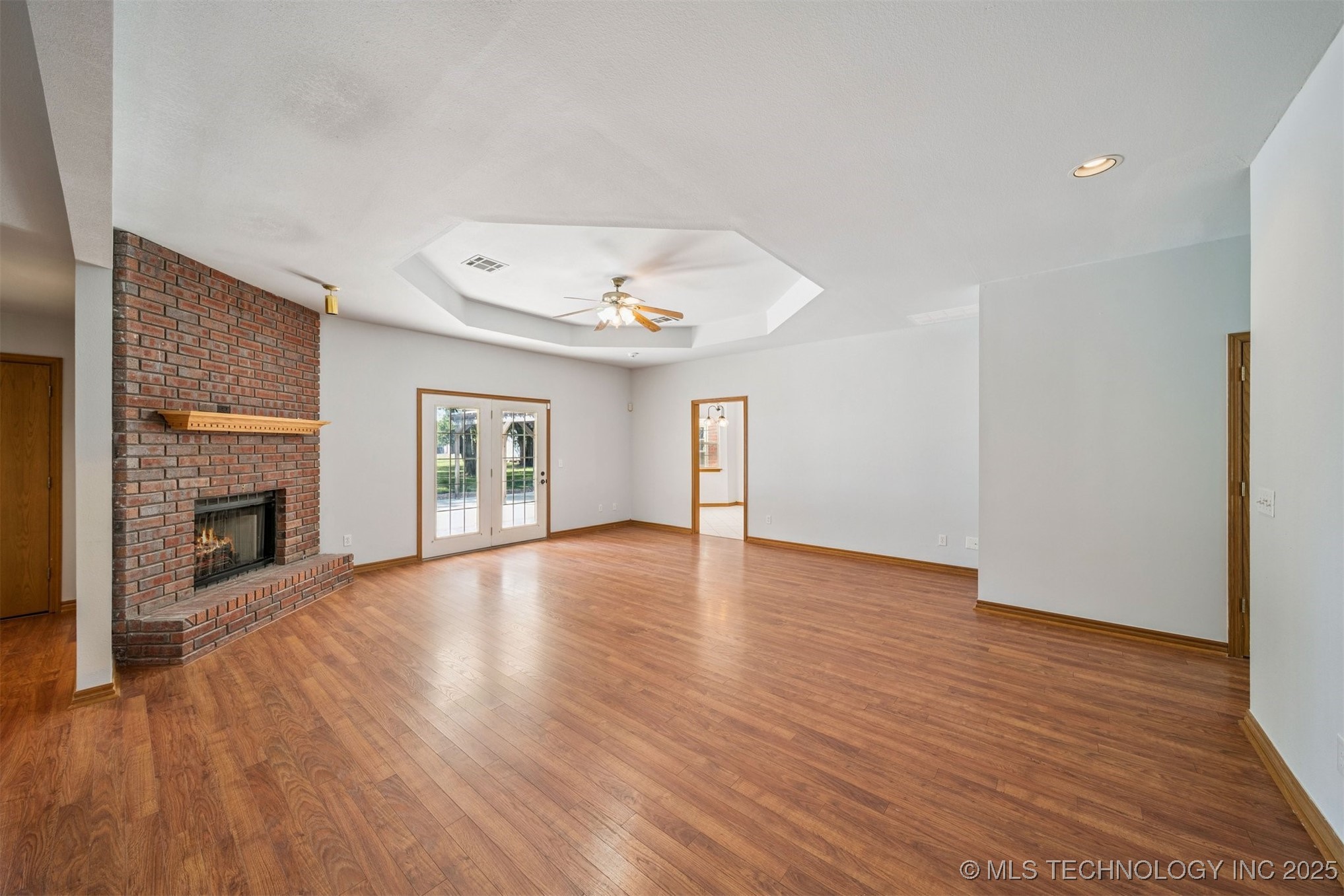 15818 E 77th Street N Property Photo 10