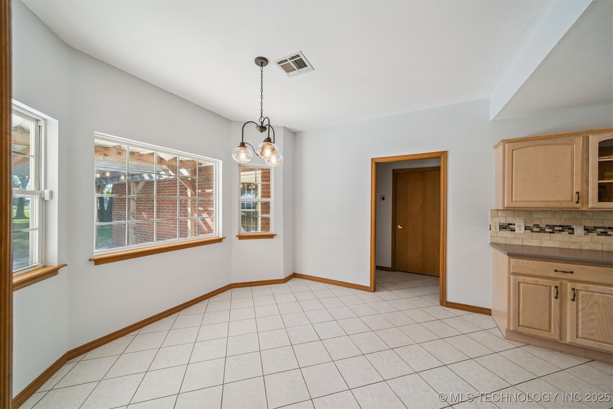 15818 E 77th Street N Property Photo 11