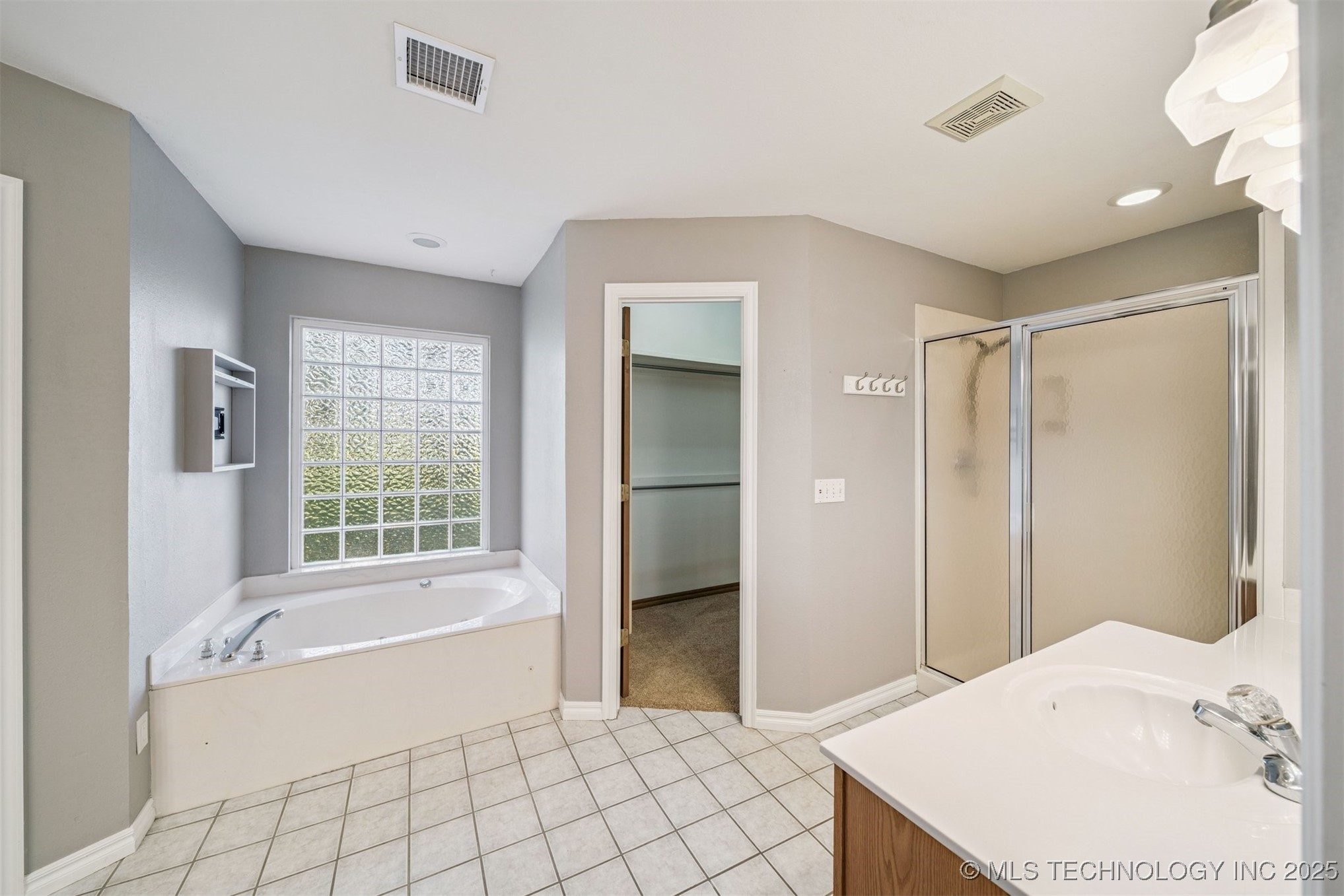 15818 E 77th Street N Property Photo 21