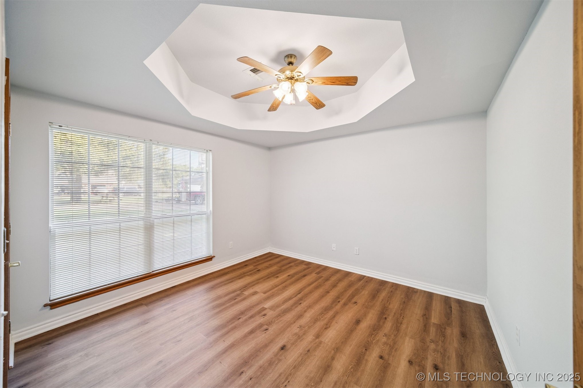 15818 E 77th Street N Property Photo 25